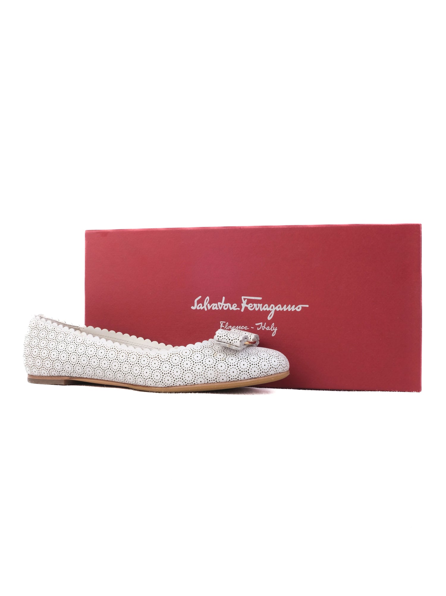 Excellent Salvatore Ferragamo White Leather Flats Size 36.5