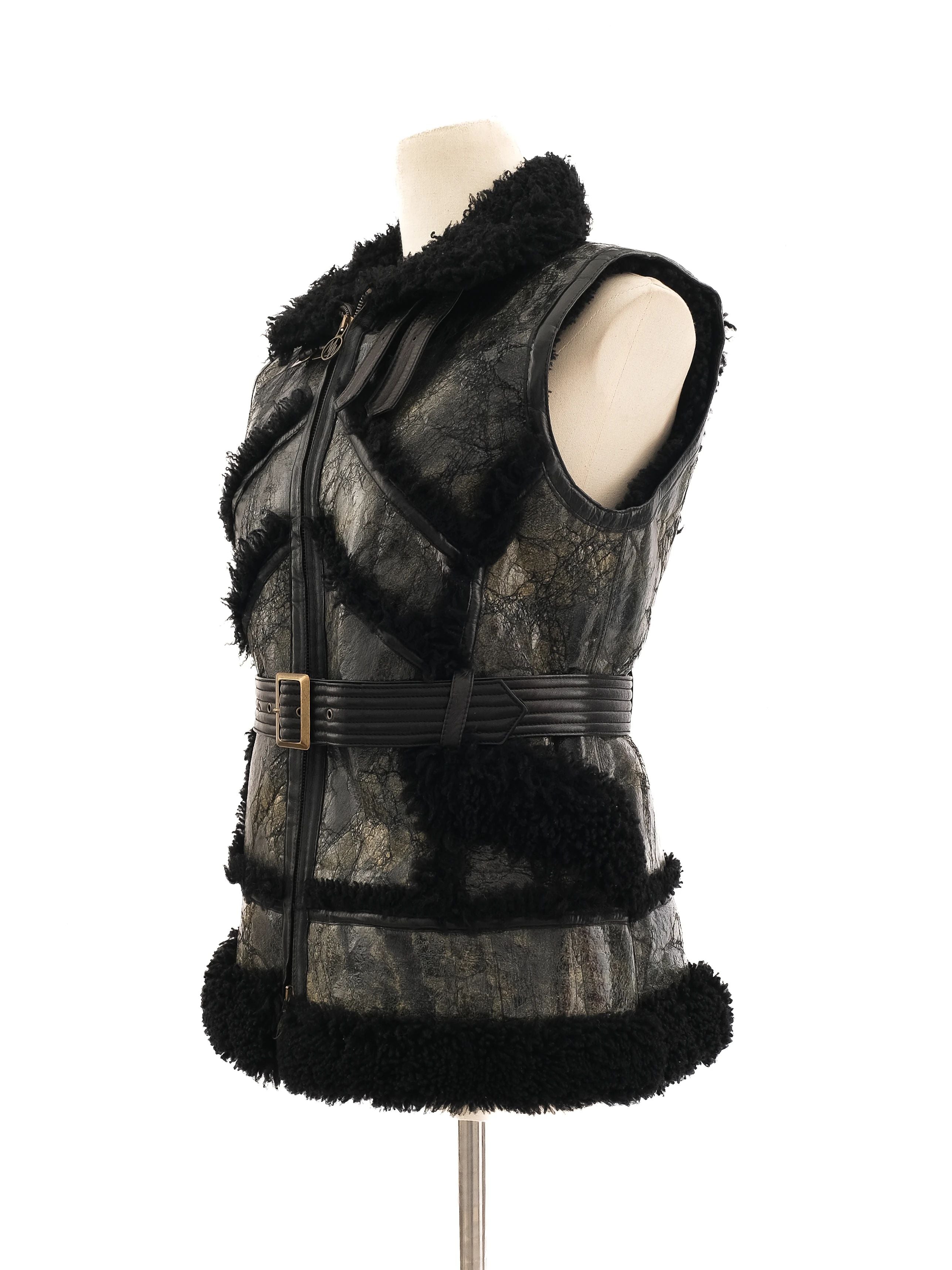Excellent Black Leather Sleeveless Vest Size L with Fluffy Texture