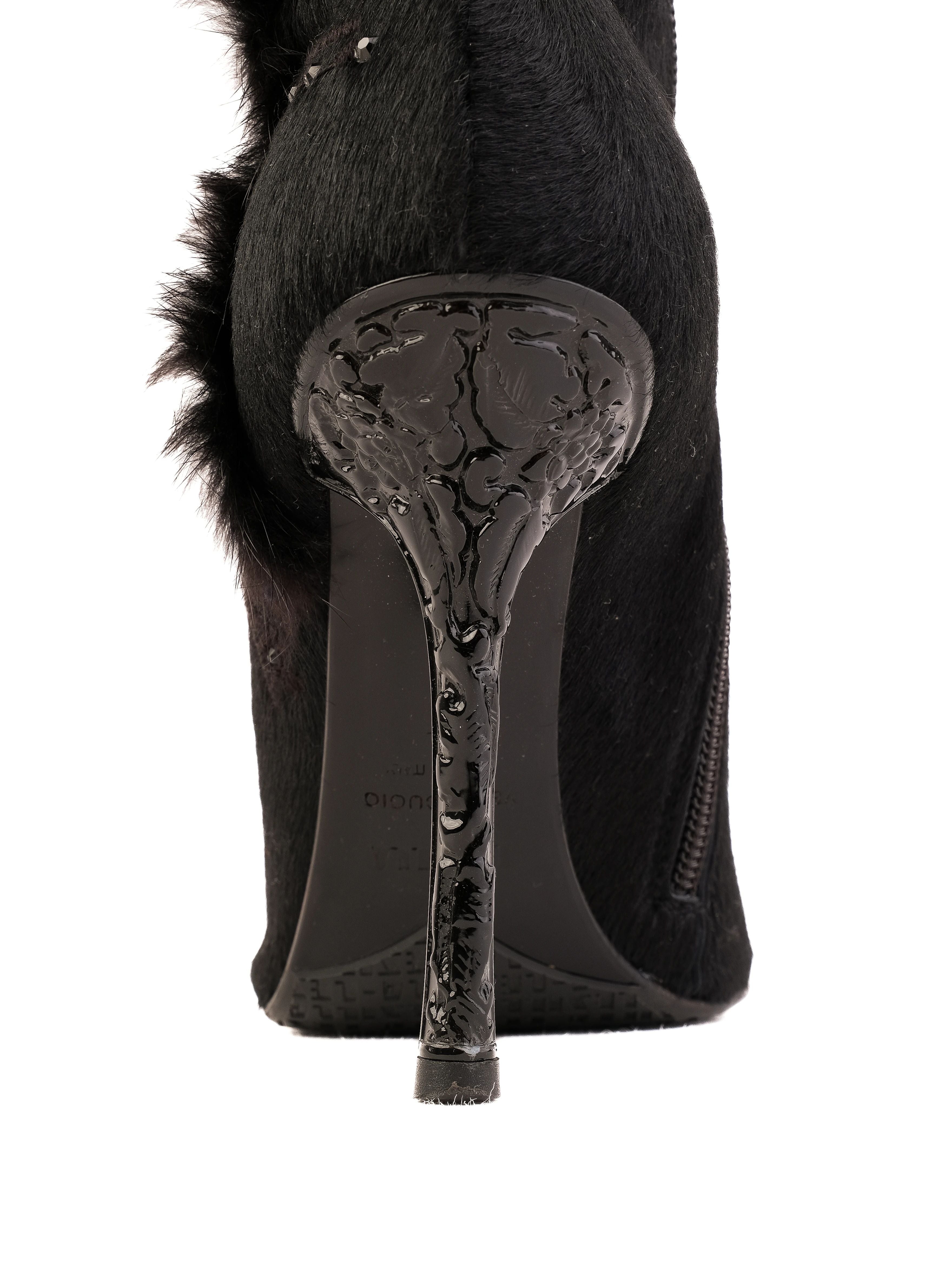 Excellent Lesilla Black Knee-High Stiletto Boots with Fur-Like Texture