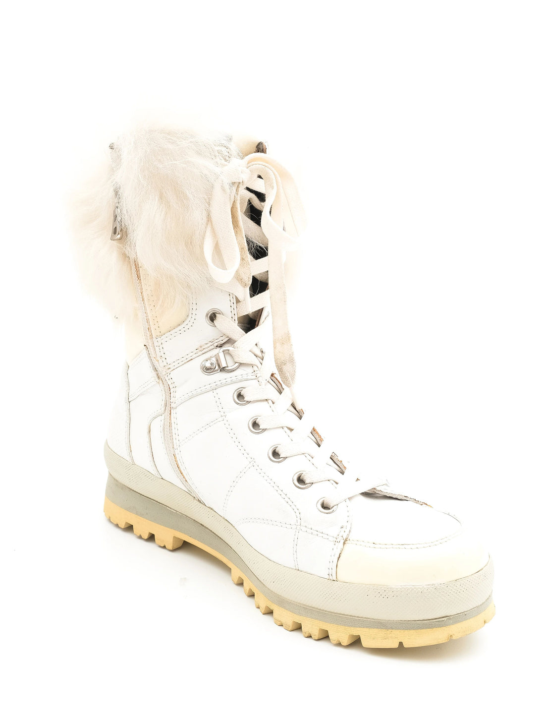 NEW Bogner White Fuzzy Boots Size 38 Winter Rugged Sole