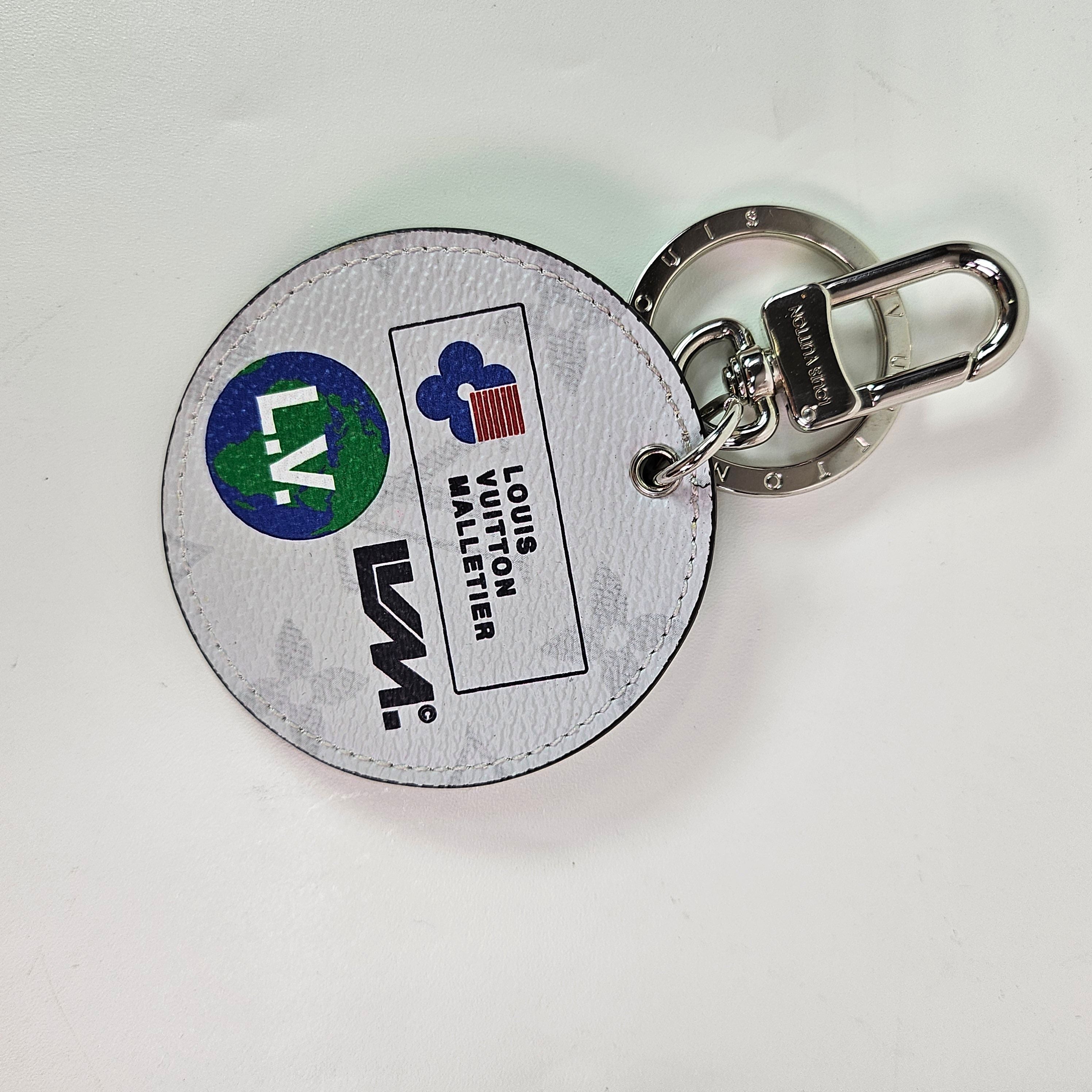 Louis Vuitton Round Illustre Keyhold Gray Monogram Logo Story