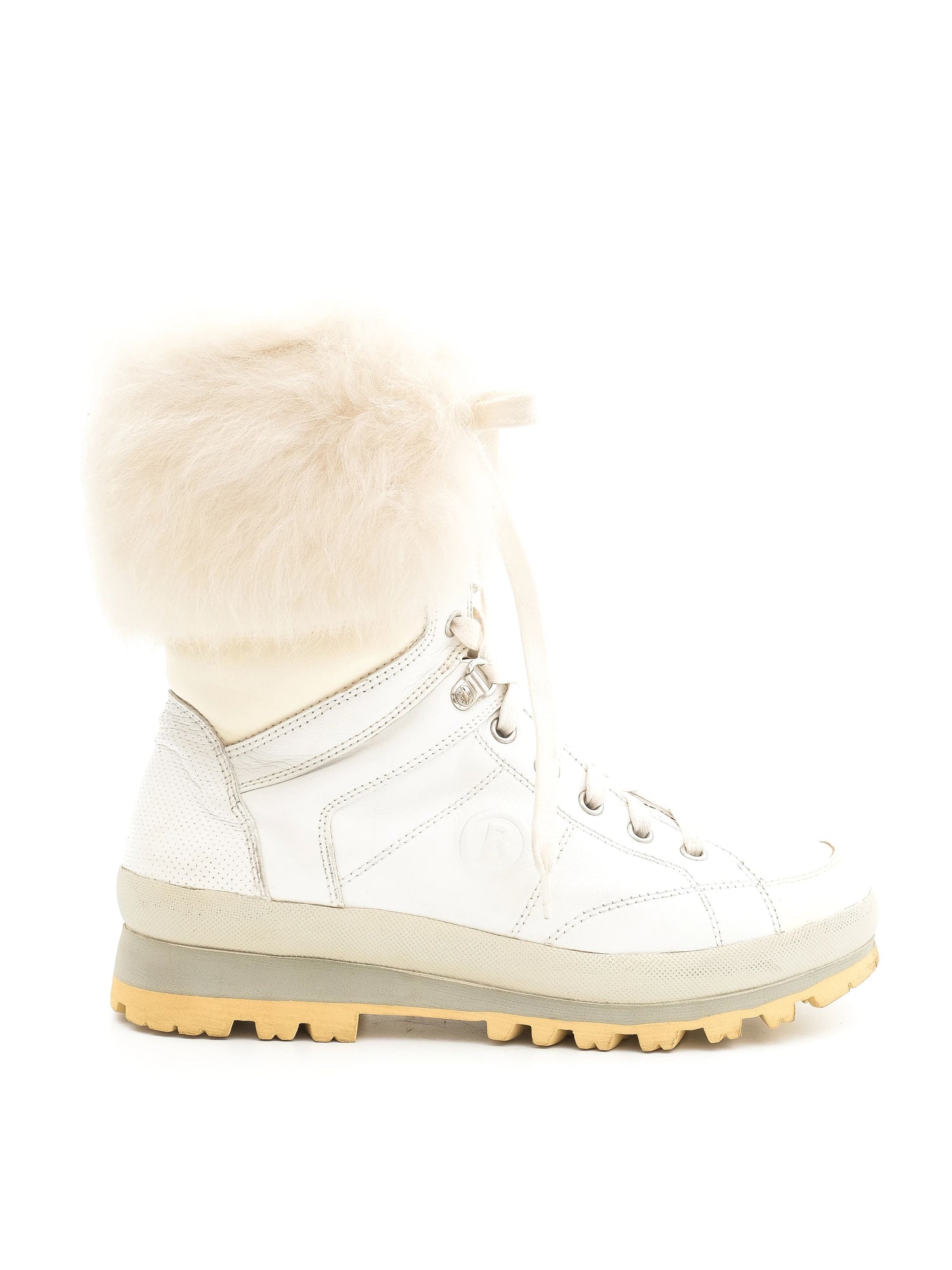 NEW Bogner White Fuzzy Boots Size 38 Winter Rugged Sole