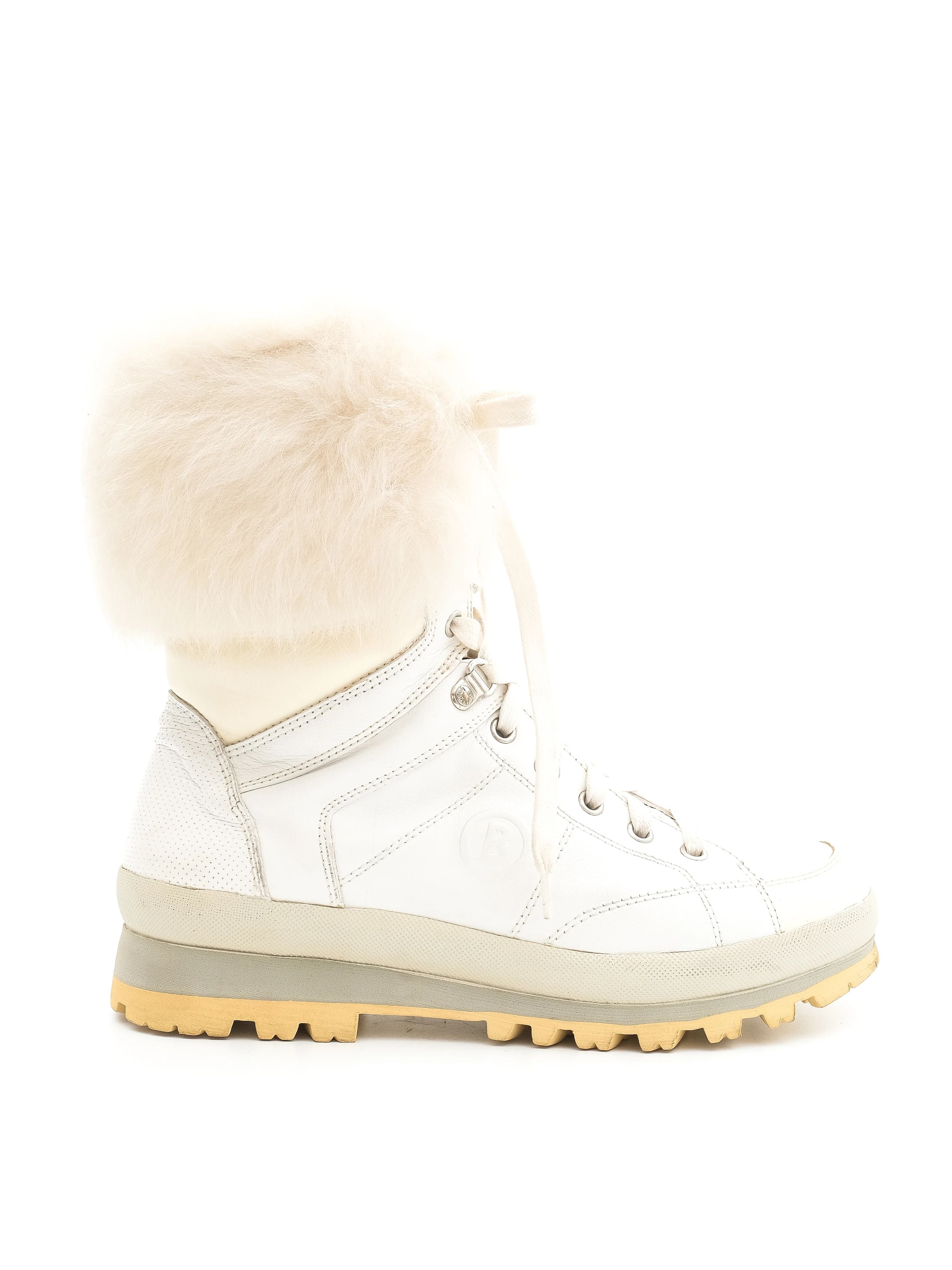 NEW Bogner White Fuzzy Boots Size 38 Winter Rugged Sole