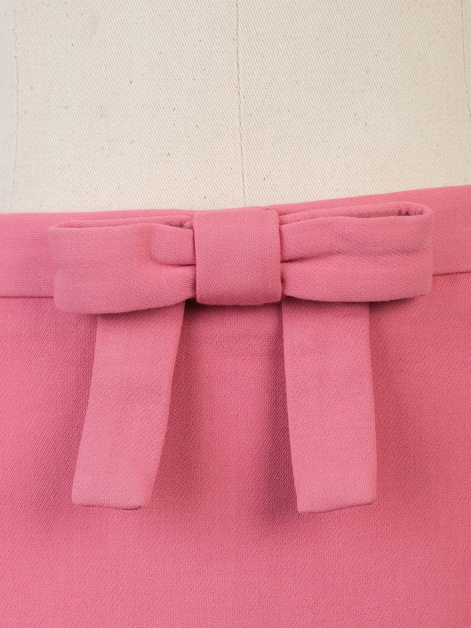 Excellent Red Valentino Pink Ribbed Sweater with Collar