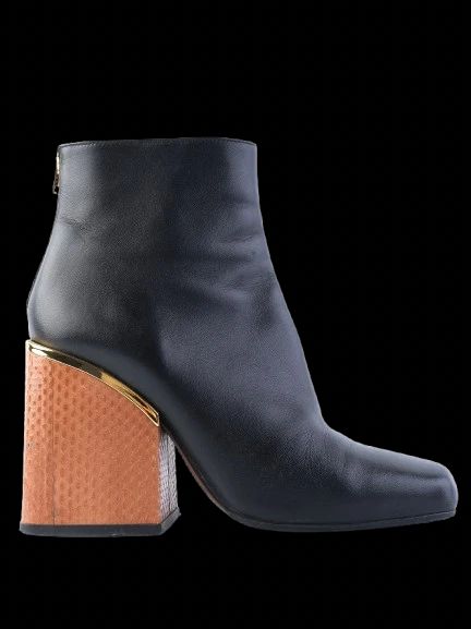 Excellent Marni Black Leather Ankle Boots Size 38 with Block Heel