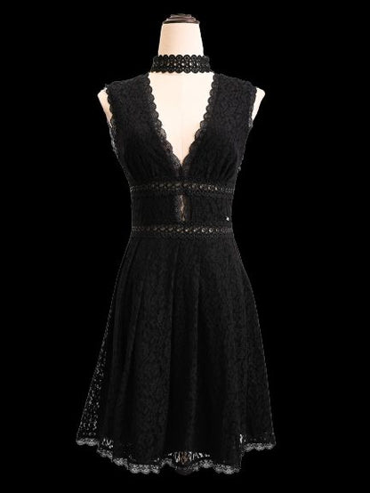 Good Guess Black Lace Dress Deep V-Neck Choker Collar Women