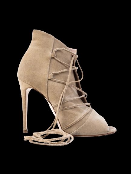 Deimille White Cashmere Size 38.5 WomenÕs Booties Excellent Condition