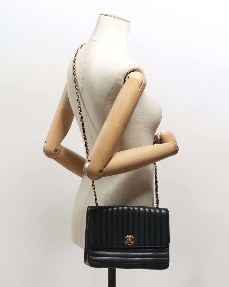 Chanel Circle Cc Horizontal Single Flap Crossbody Bag