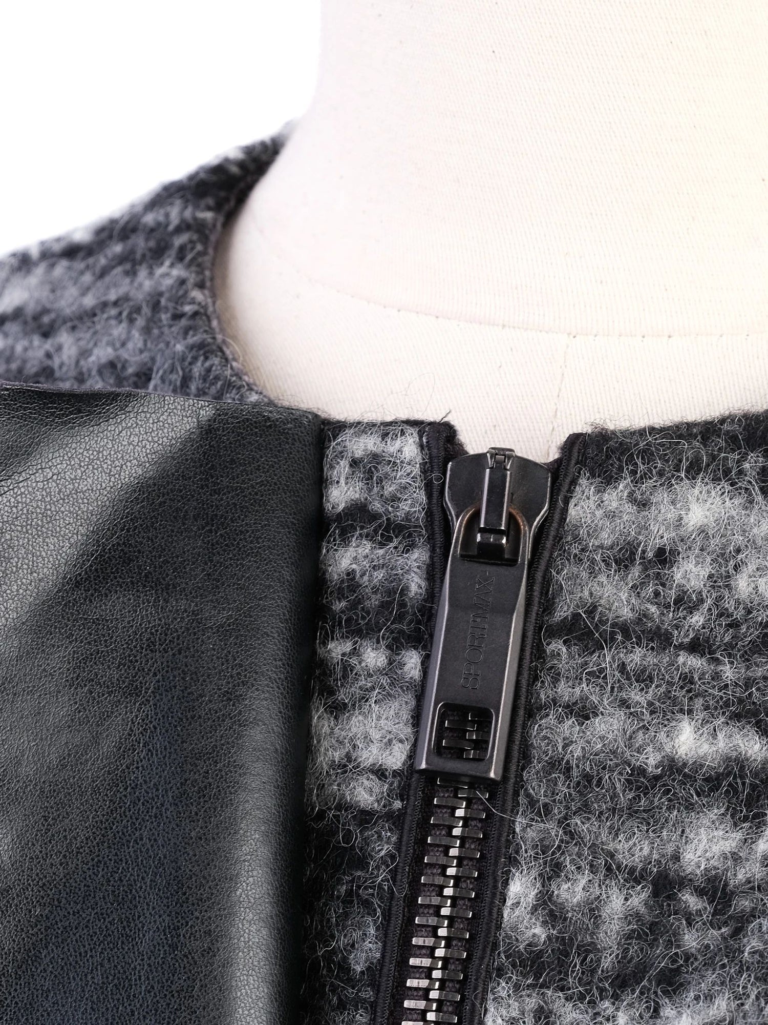 Excellent Sportmax Gray Wool Coat Size M with Textured Pattern