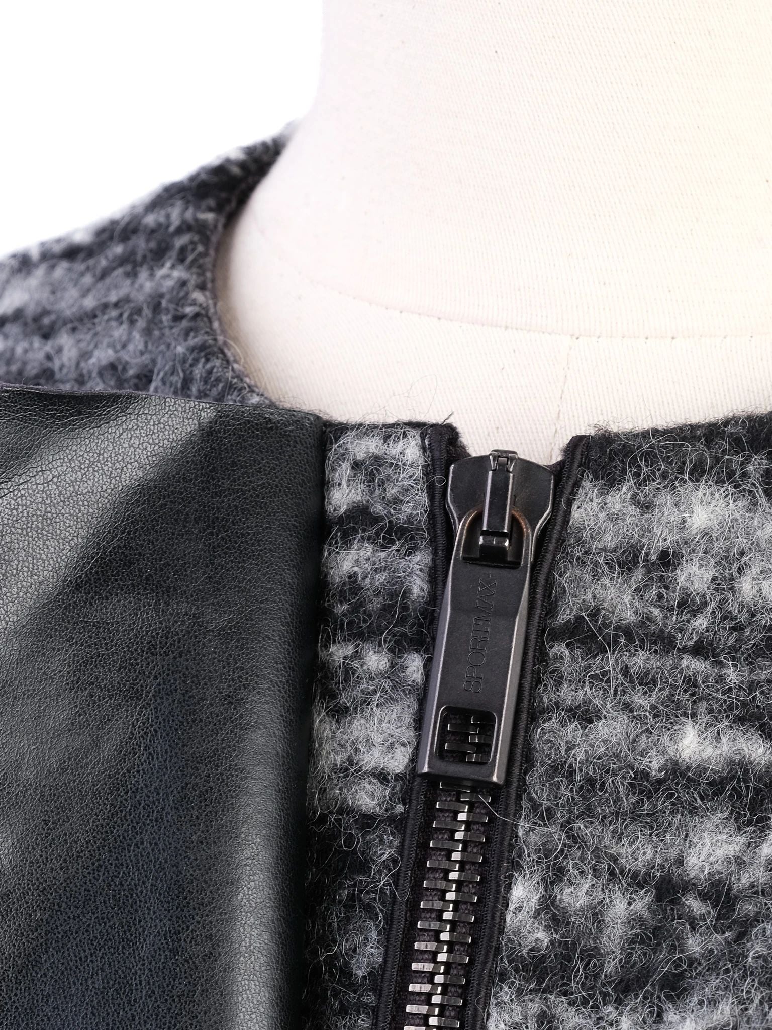 Excellent Sportmax Gray Wool Coat Size M with Textured Pattern