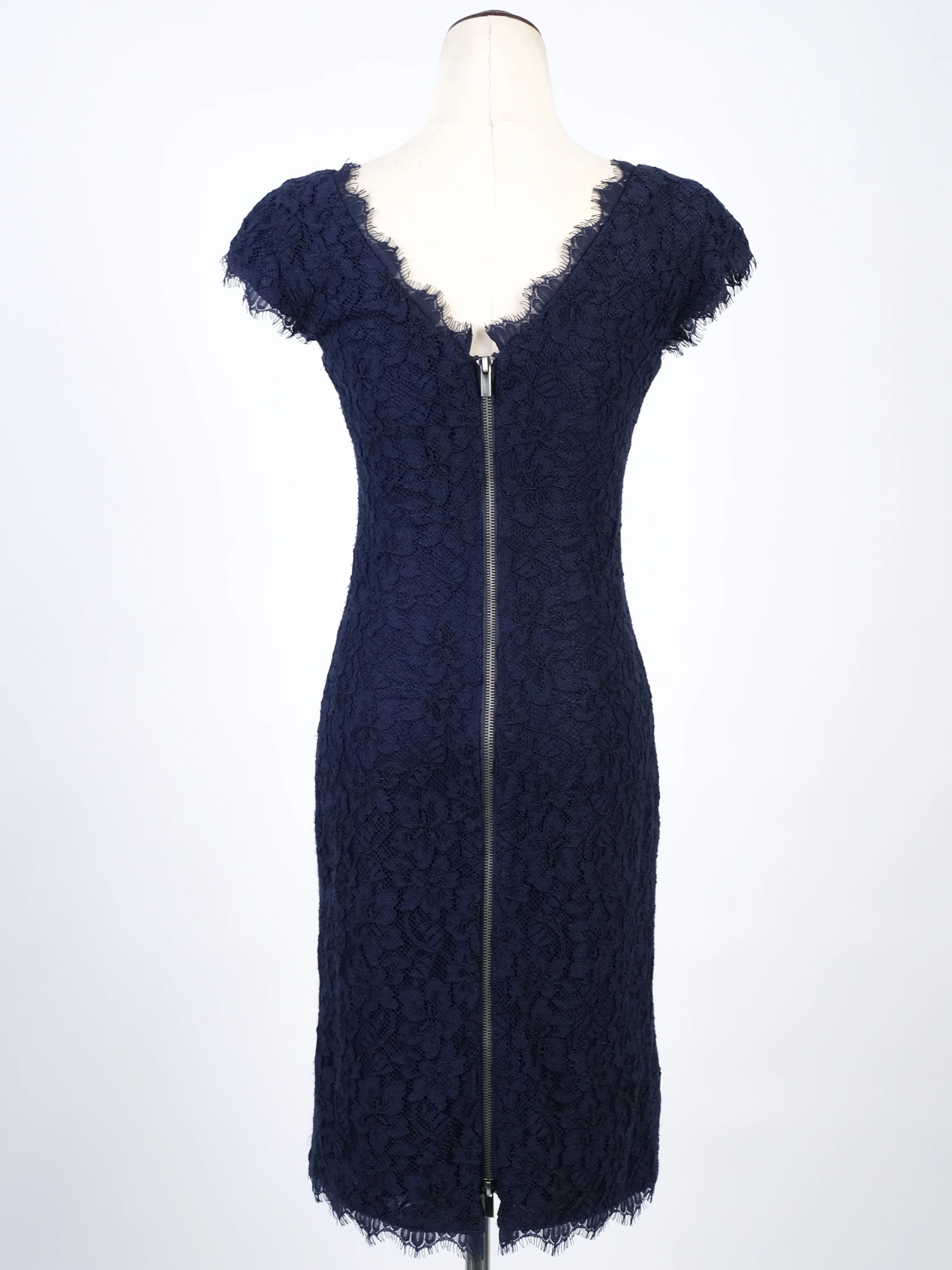 Excellent Diane von Furstenberg Purple Lace Dress Size XS