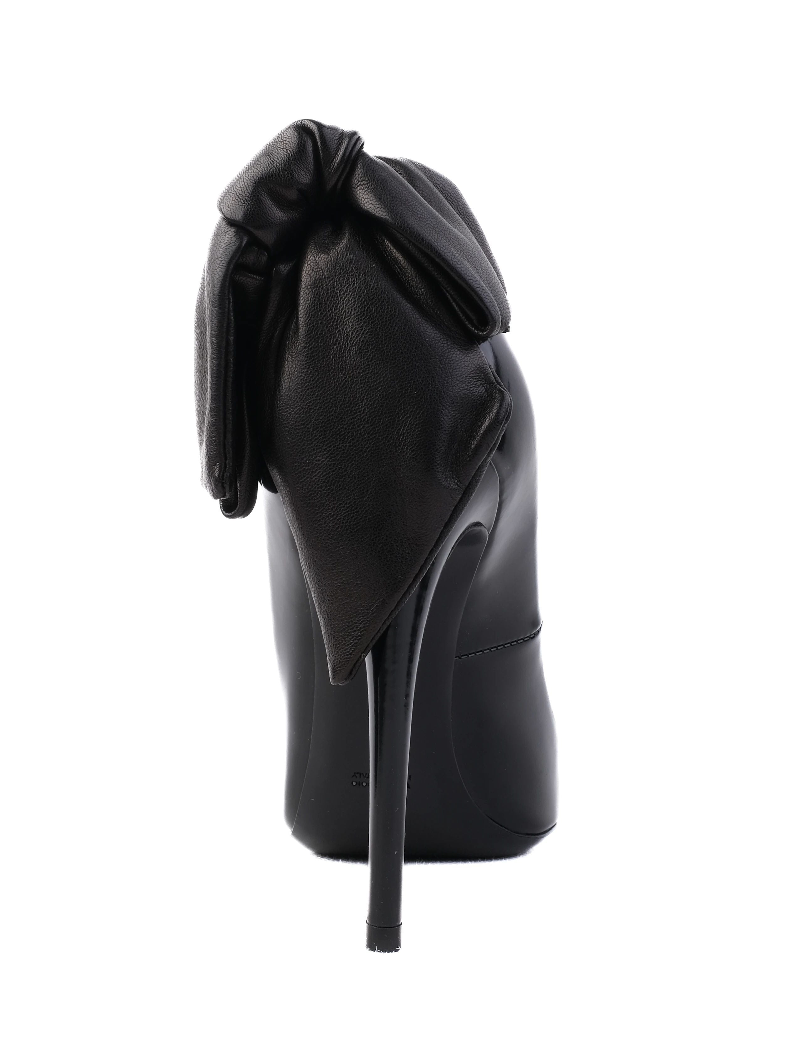 Perfect Ballin Black Leather High-Heeled Shoes Size 39 with Bow