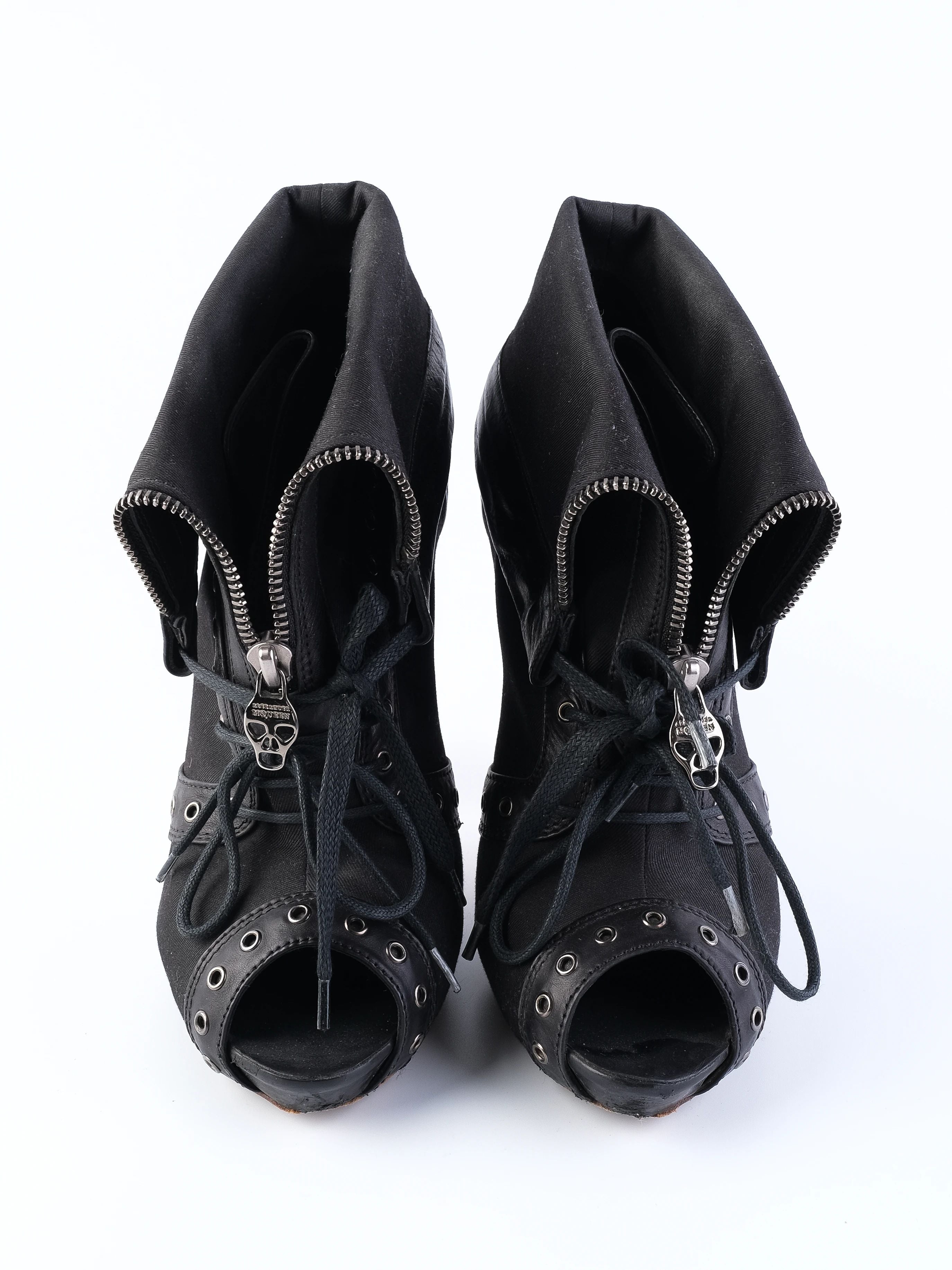 Good Alexander McQueen Black Leather Stiletto Booties Size 39