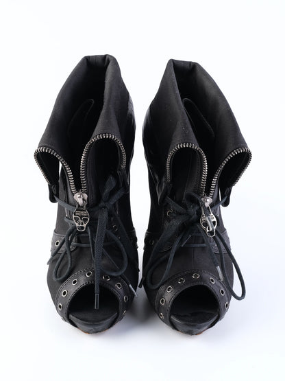 Good Alexander McQueen Black Leather Stiletto Booties Size 39