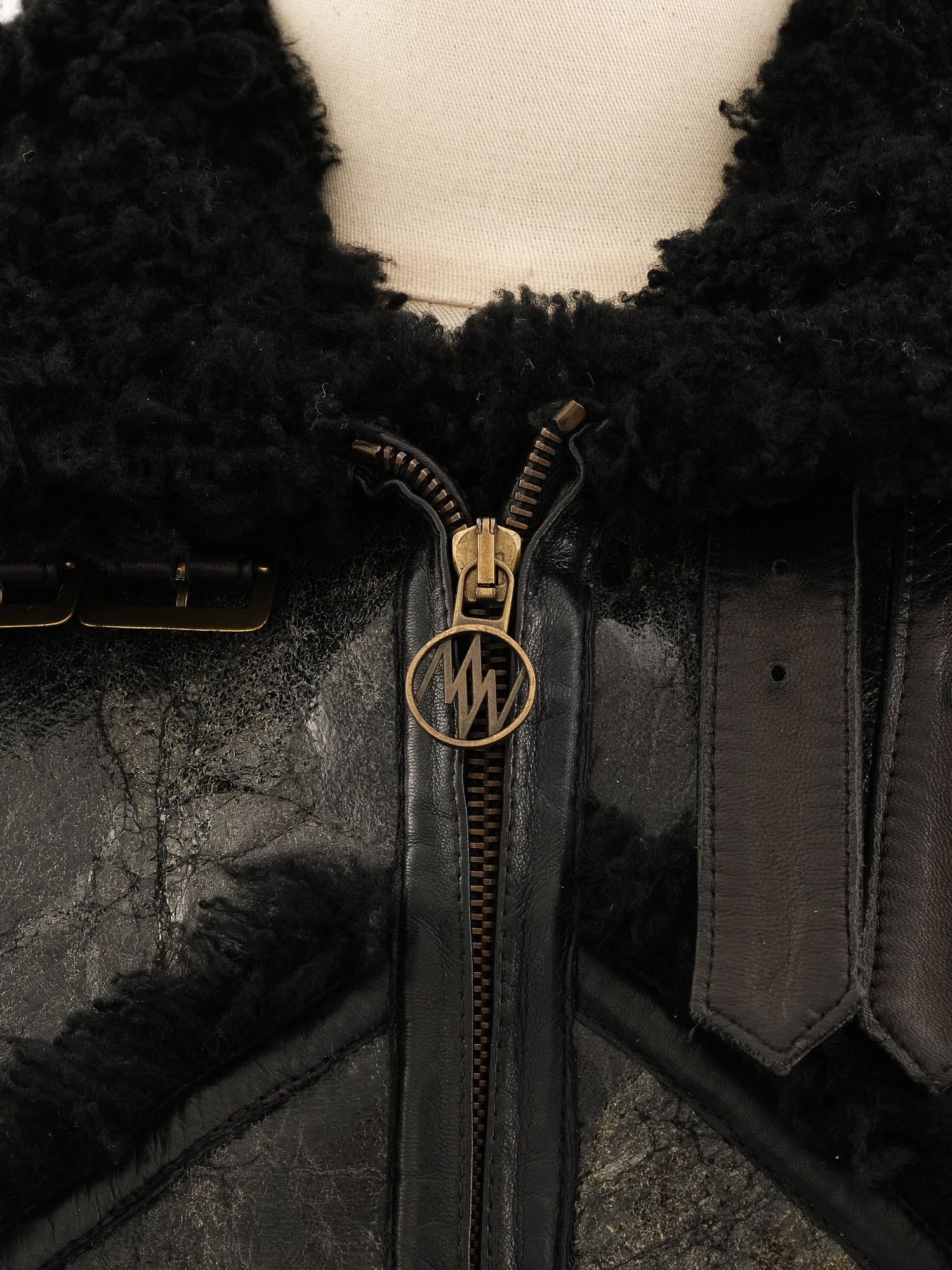 Excellent Black Leather Sleeveless Vest Size L with Fluffy Texture