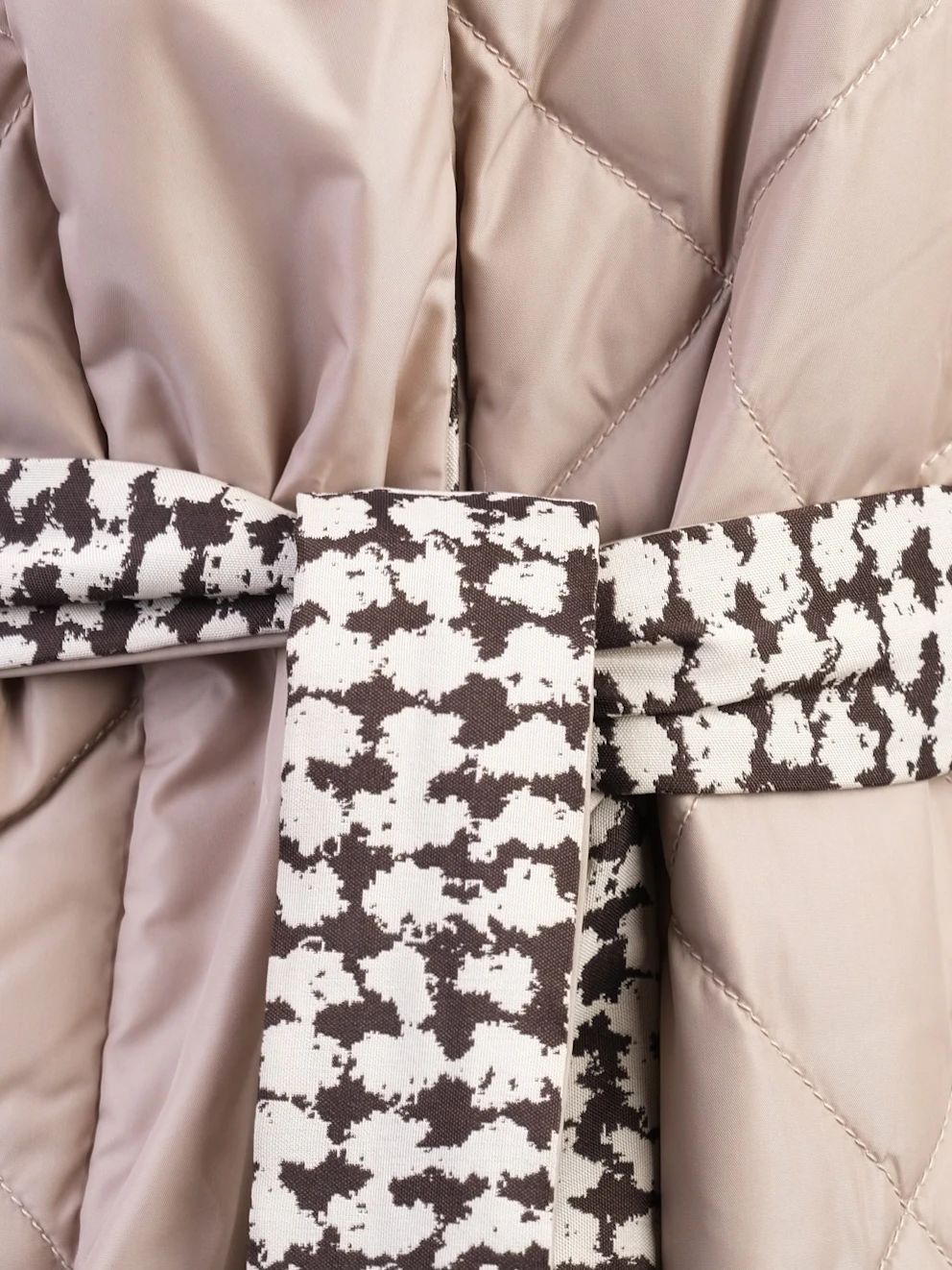 Excellent Max Mara Quilted Beige Coat with Hood &amp; Patterned Lining