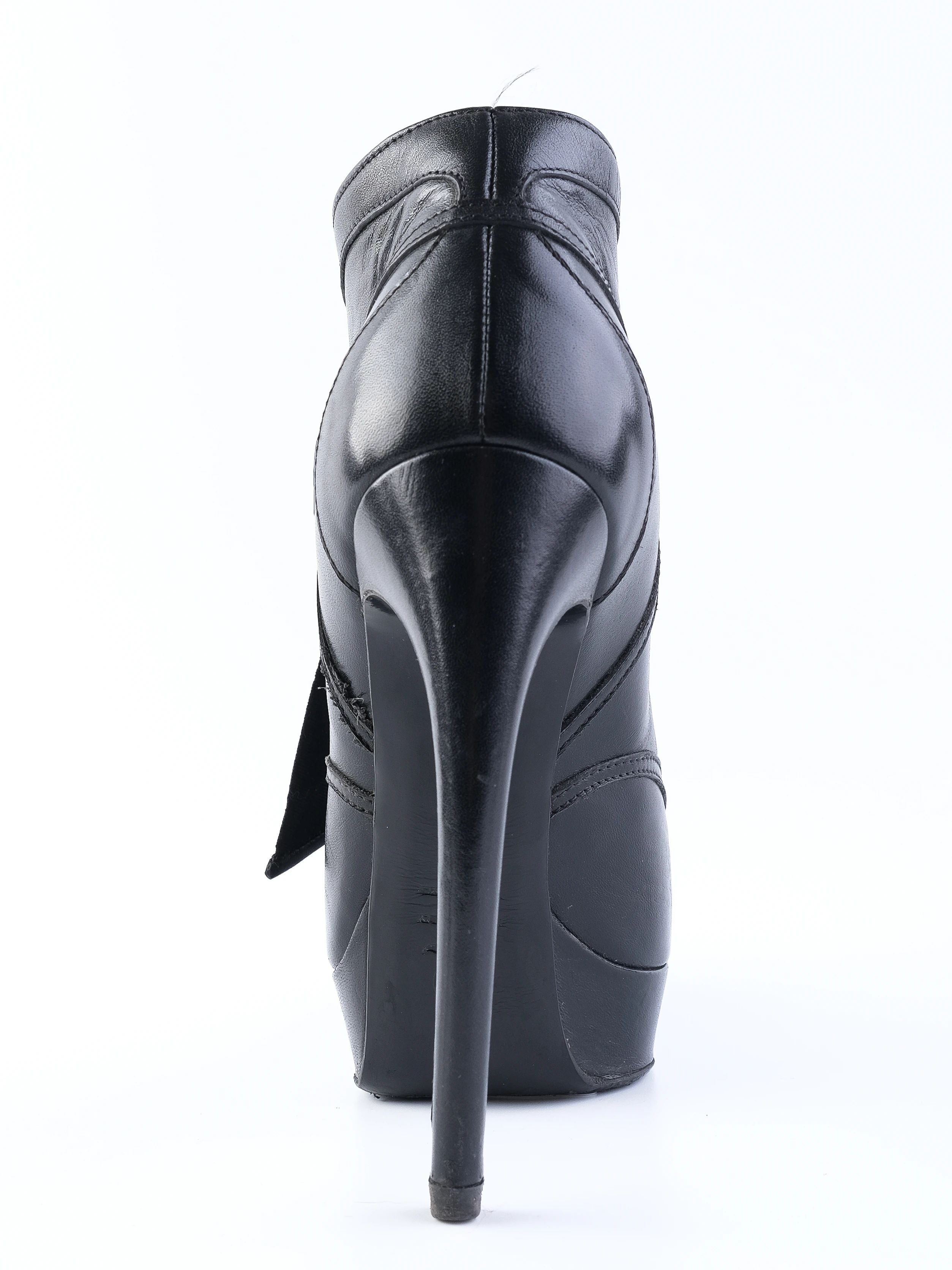 Excellent Alexander McQueen Black Leather High-Heeled Ankle Boots Size 38