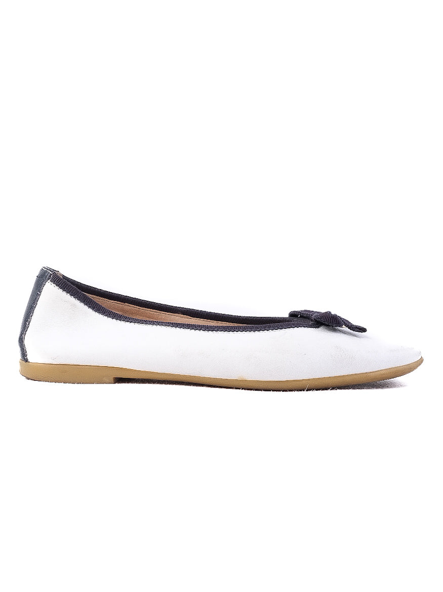 Excellent Armani Junior White Leather Ballerina Flats Size 33