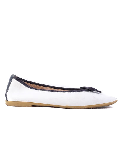 Excellent Armani Junior White Leather Ballerina Flats Size 33