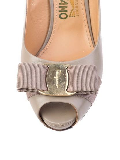 Excellent Salvatore Ferragamo Gray Leather High Heels Size 36.5