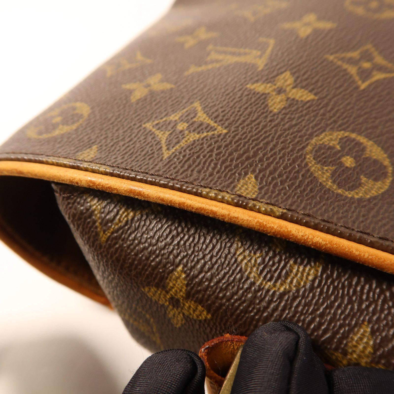 Louis Vuitton Abbesses Messenger, Monogram