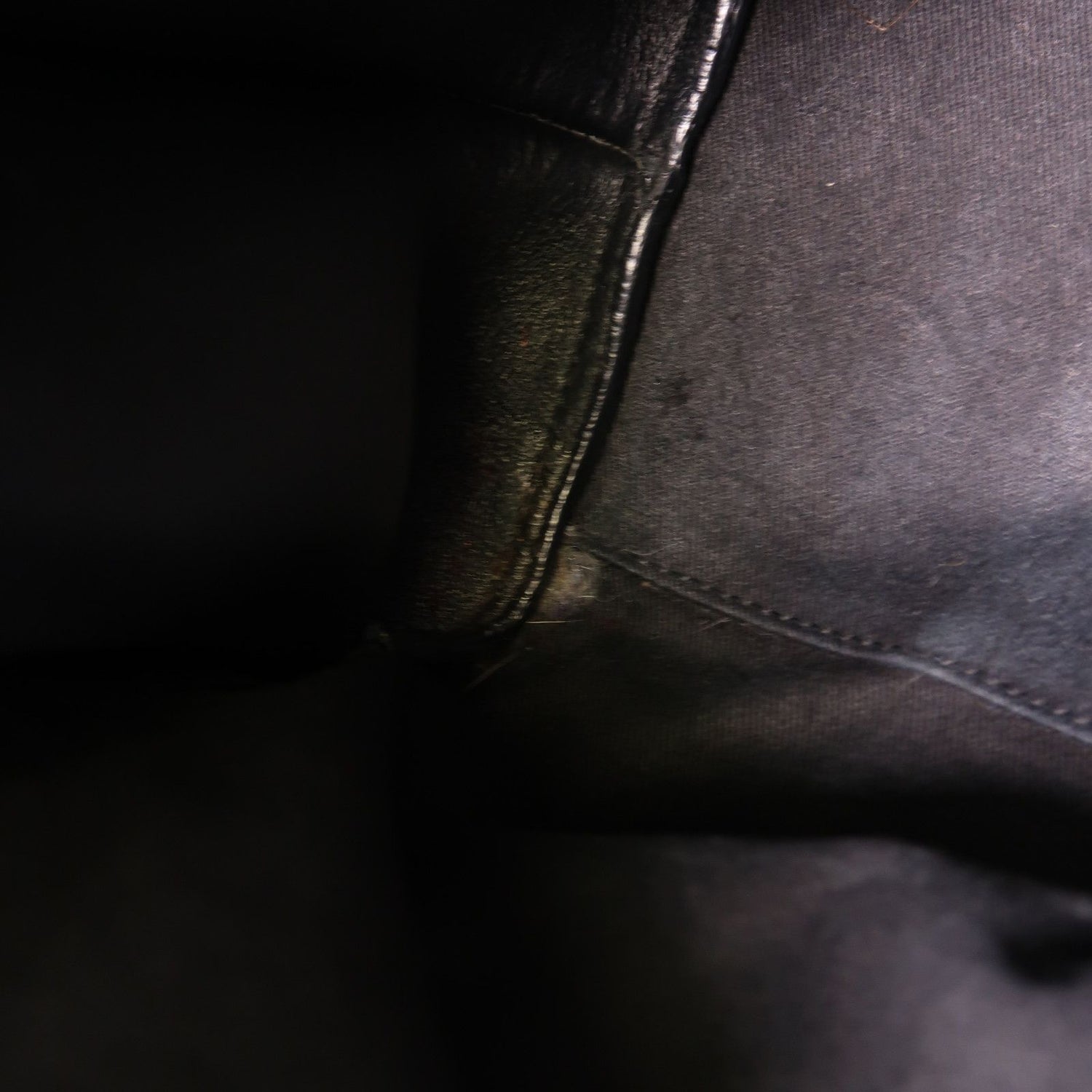 Saint Laurent Cowhide Leather Hand Bag Black Calfskin (cowhide) Ars 647168