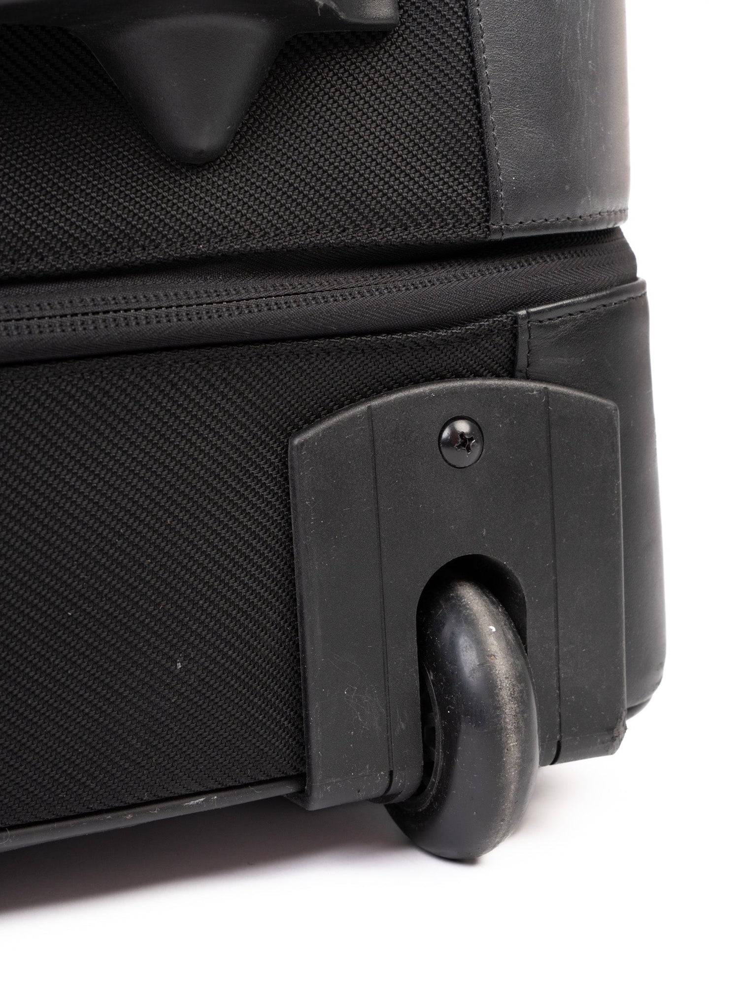 Excellent Zero Halliburton Black Leather Rolling Suitcase