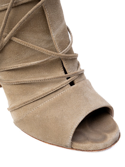 Deimille White Cashmere Size 38.5 WomenÕs Booties Excellent Condition