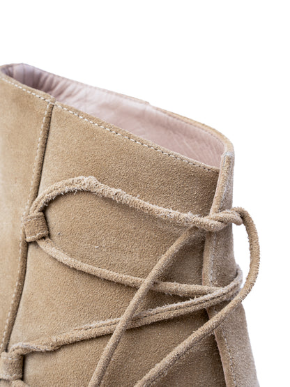 Deimille White Cashmere Size 38.5 WomenÕs Booties Excellent Condition