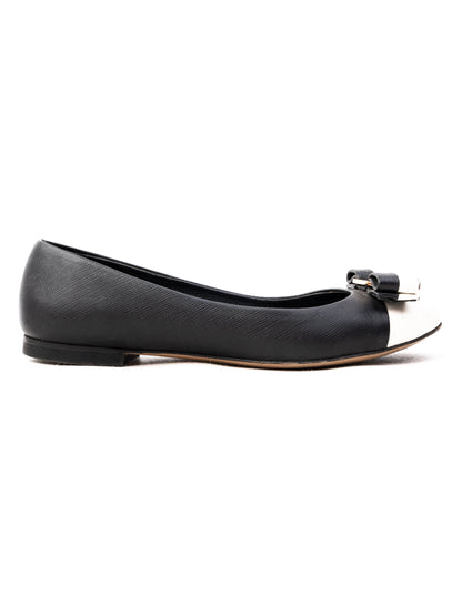 Excellent Salvatore Ferragamo Black &amp; White Leather Flats with Bow