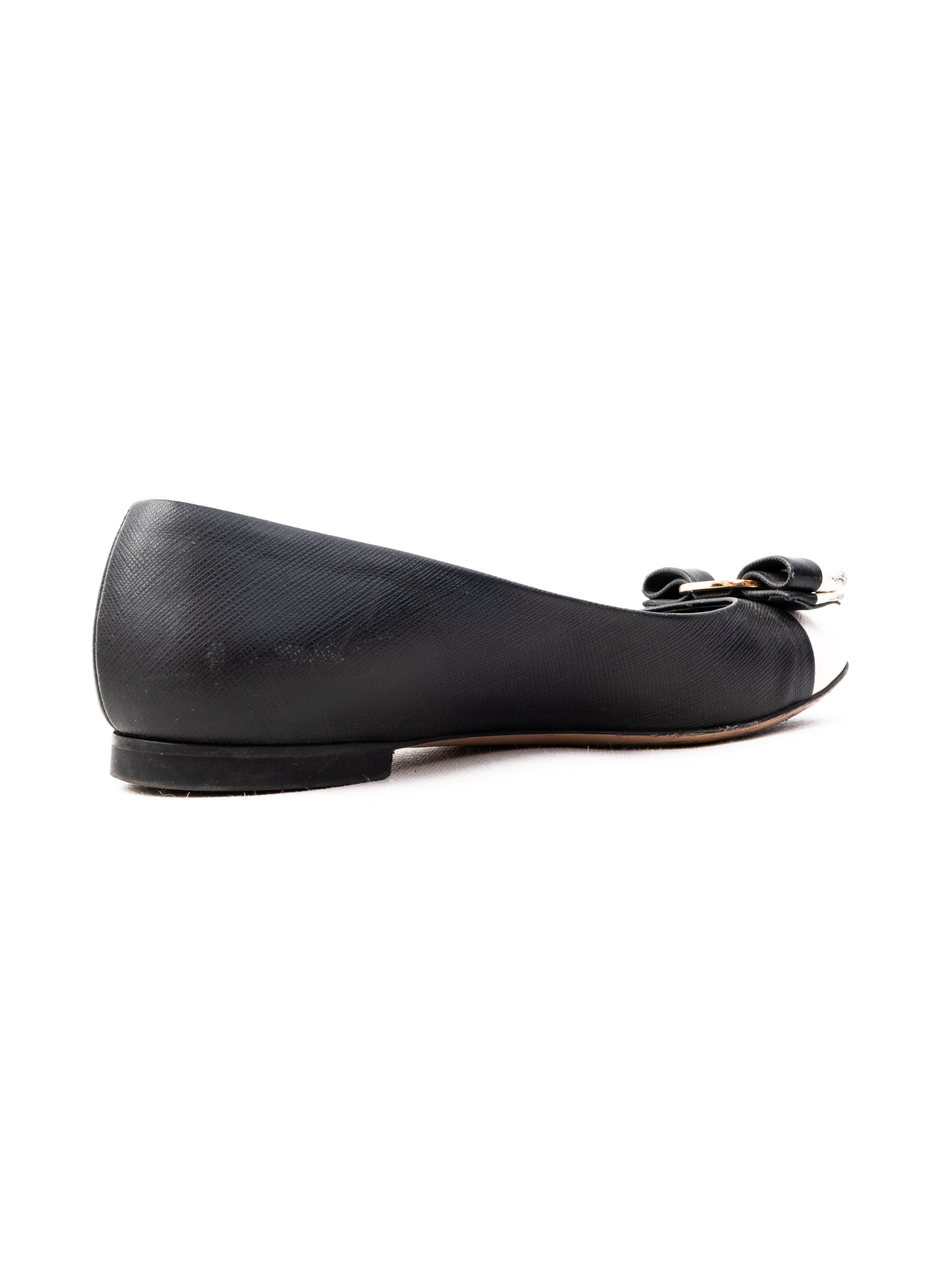 Excellent Salvatore Ferragamo Black &amp; White Leather Flats with Bow