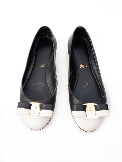 Excellent Salvatore Ferragamo Black &amp; White Leather Flats with Bow
