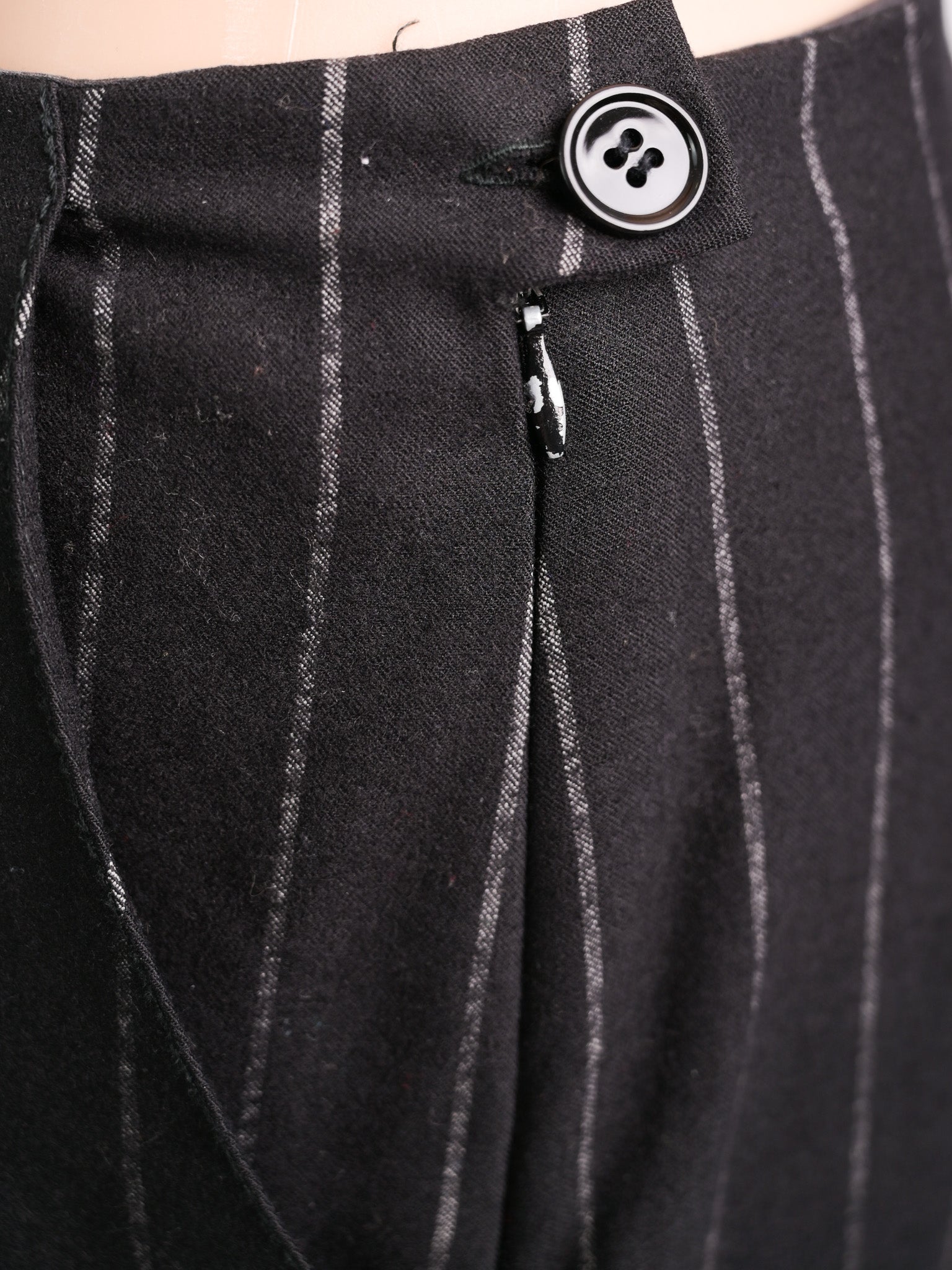 Excellent Gianfranco Ferrè Black Wool Pinstripe Pants Size S