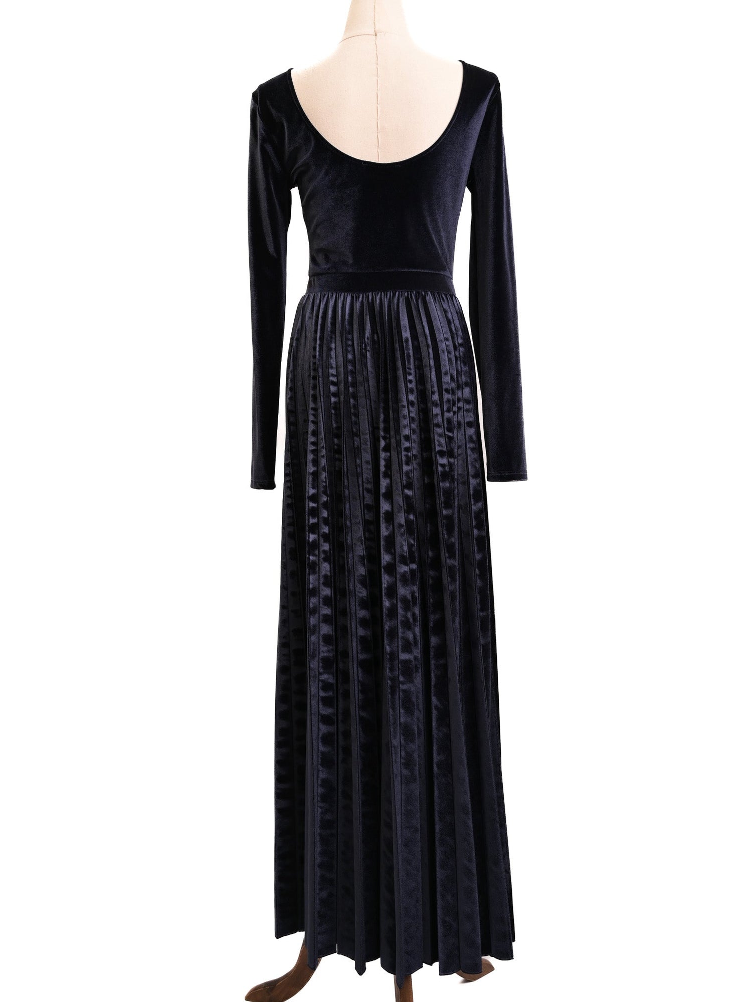 Excellent MaxCo Blue Velvet Long Sleeve Dress Size M