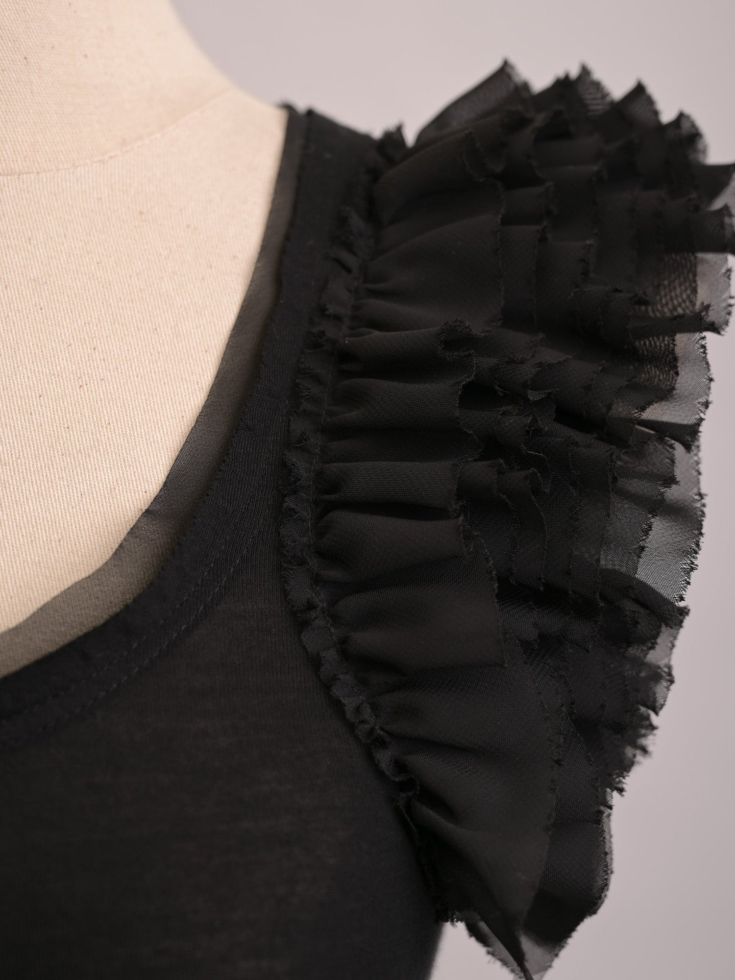 Excellent Ted Baker Black Ruffled Sleeveless Top Size S