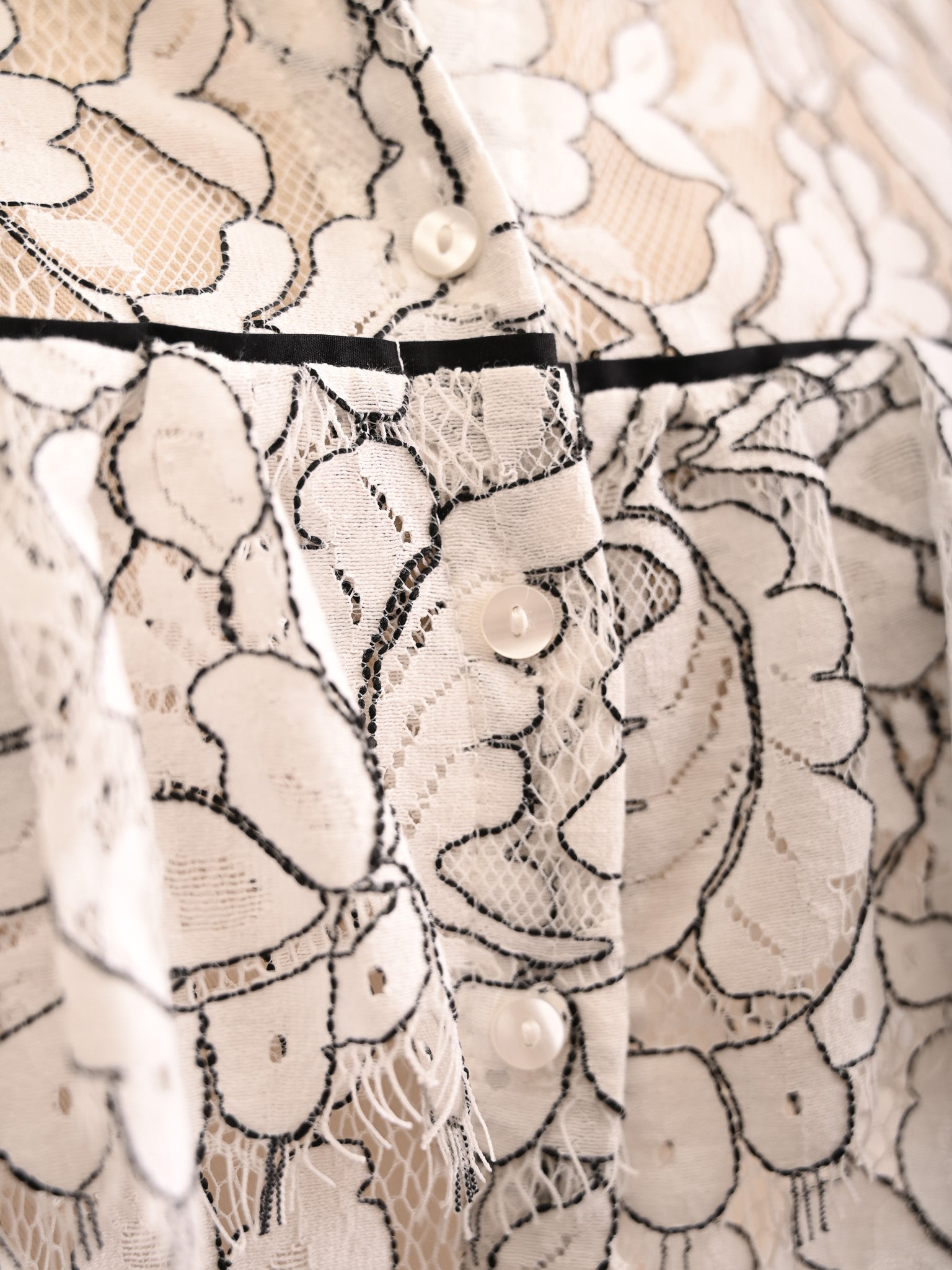 Excellent Anne Fontaine L Size Floral Lace Blouse in Nylon