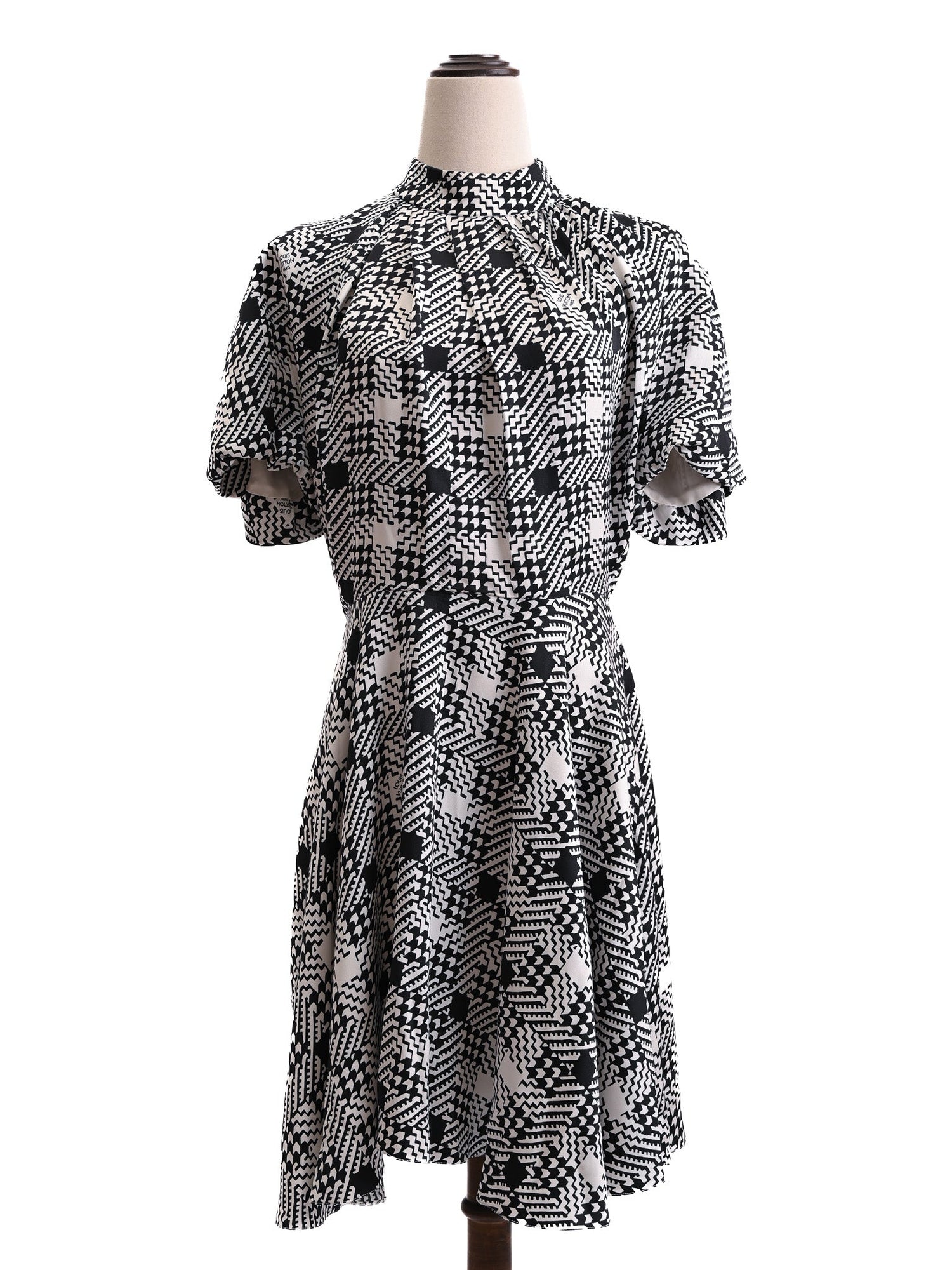 Good Louis Vuitton Black and White Geometric Silk Dress Size S