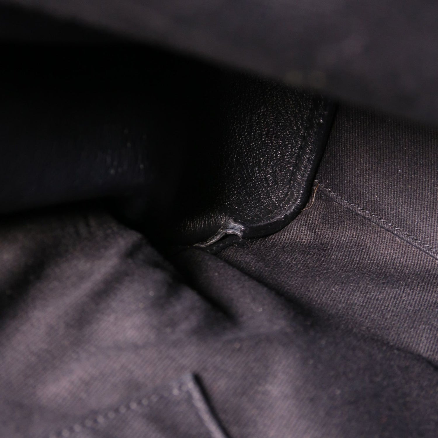 Saint Laurent Cowhide Leather Hand Bag Black Calfskin (cowhide) Ars 647168