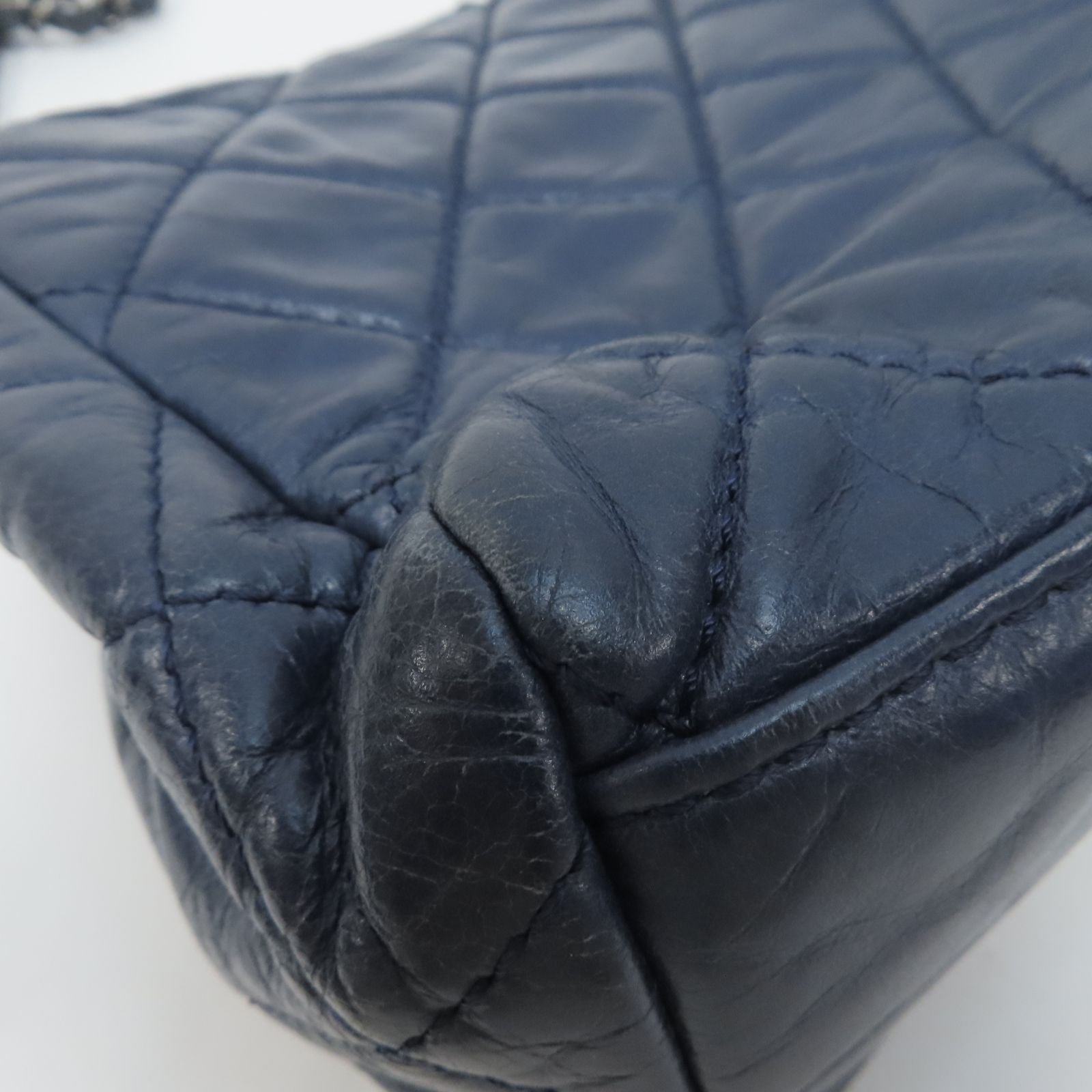 Chanel Blue Cowhide Leather Chain Shoulder Shoulder Back Bag Indigo S