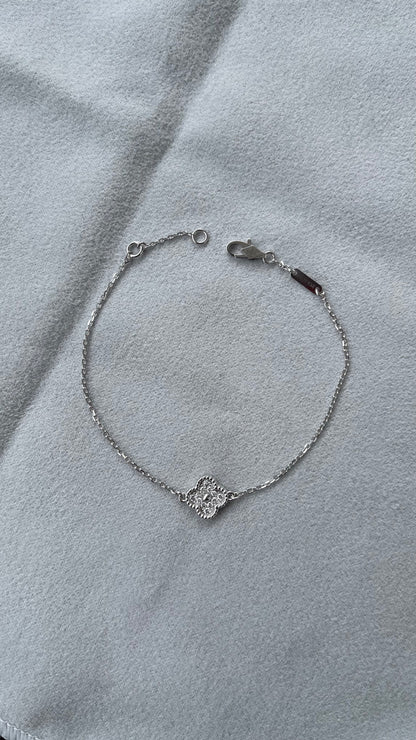 Van Cleef &amp; Arpels Sweet Alhambra Diamond Pave 1 Motif White Gold Bracelet