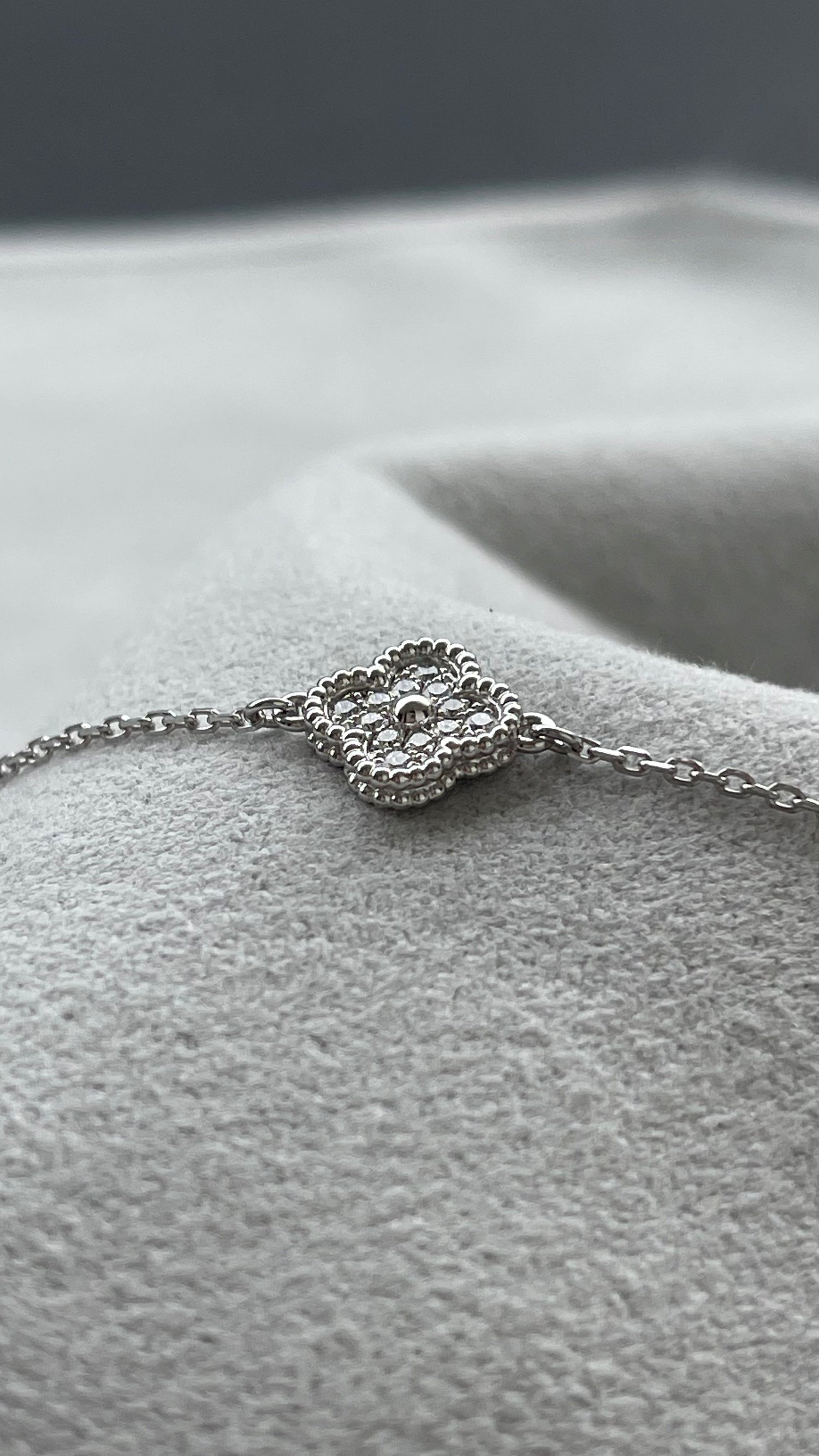 Van Cleef &amp; Arpels Sweet Alhambra Diamond Pave 1 Motif White Gold Bracelet