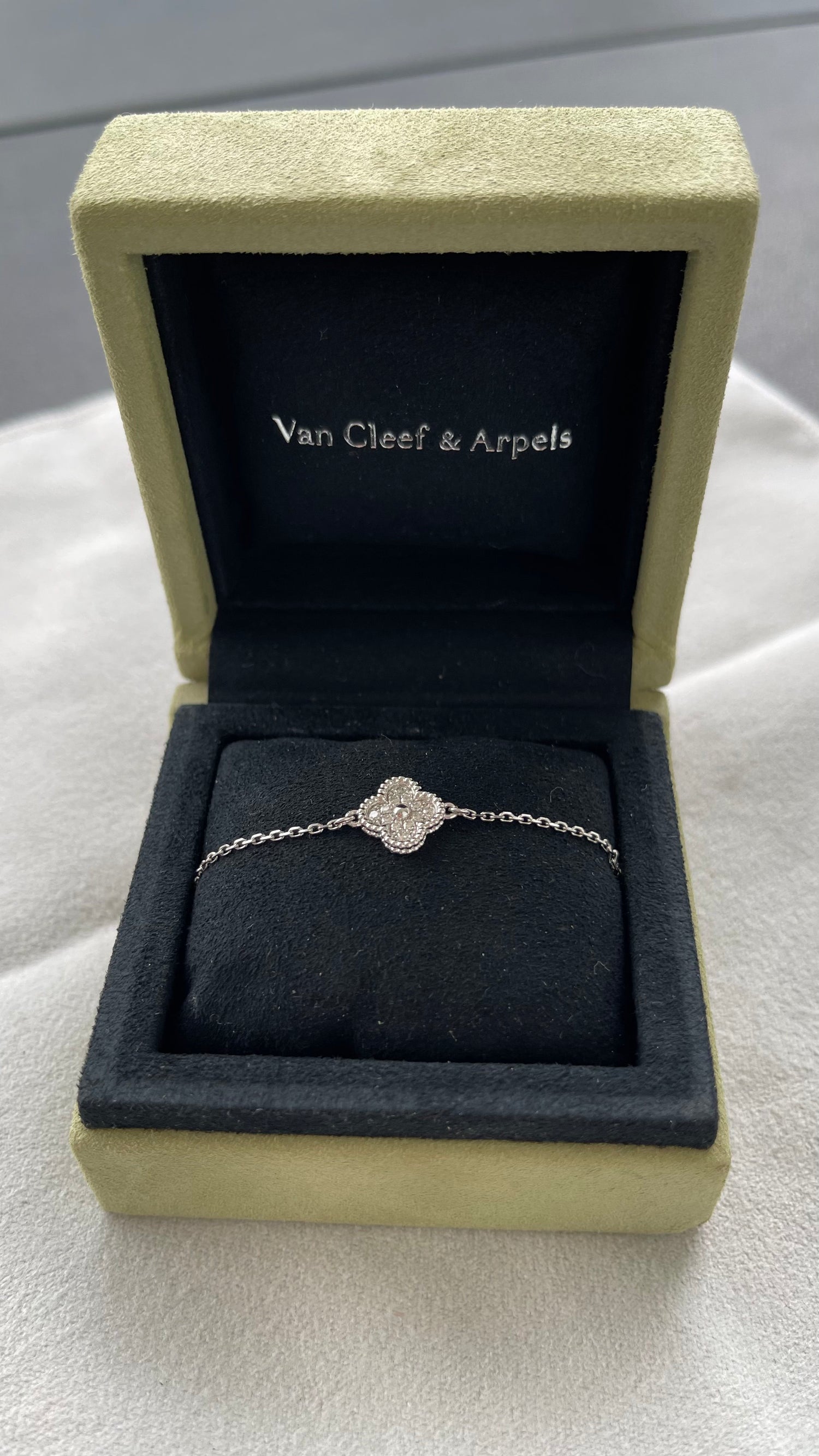 Van Cleef &amp; Arpels Sweet Alhambra Diamond Pave 1 Motif White Gold Bracelet