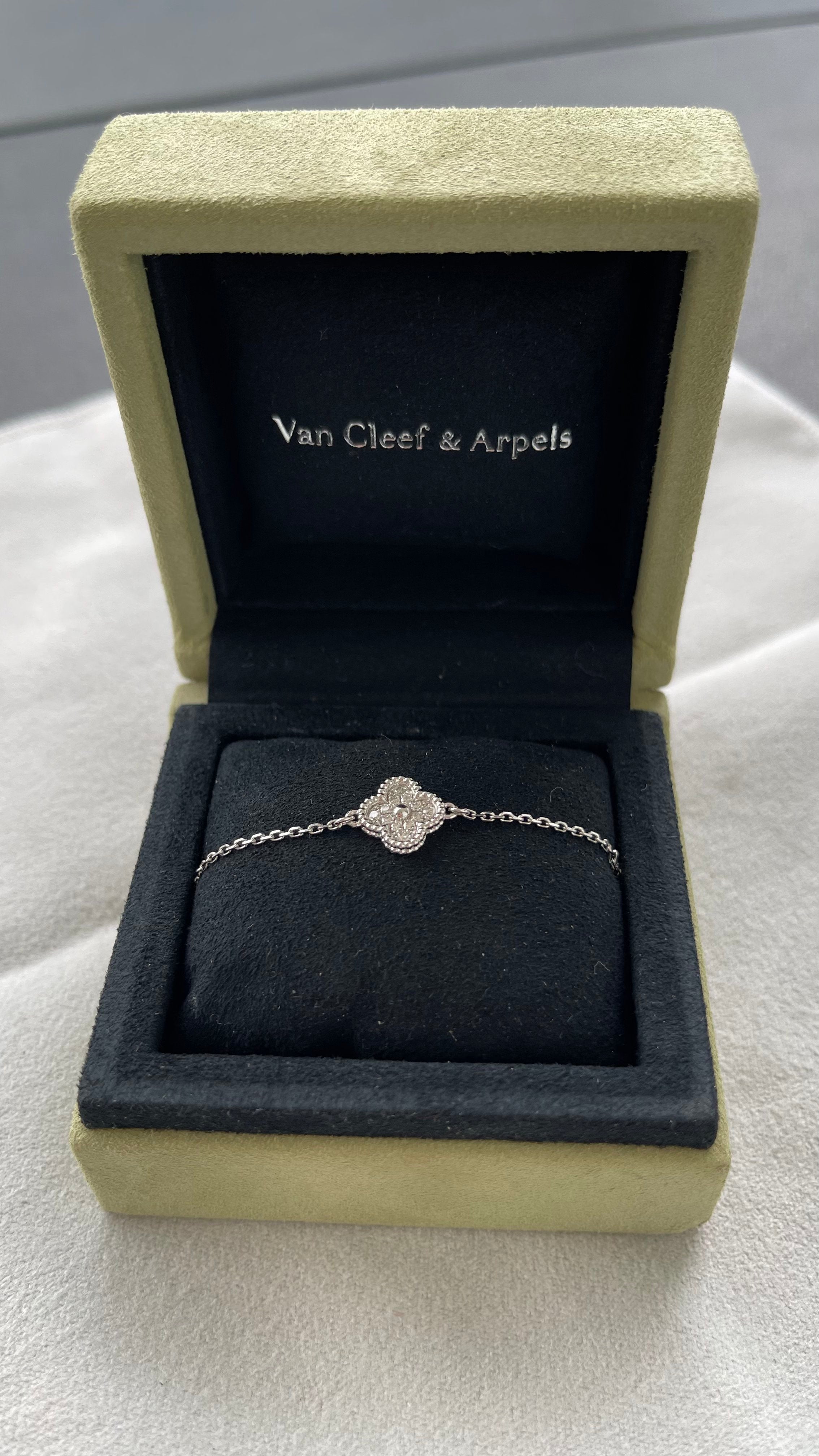Van Cleef &amp; Arpels Sweet Alhambra Diamond Pave 1 Motif White Gold Bracelet