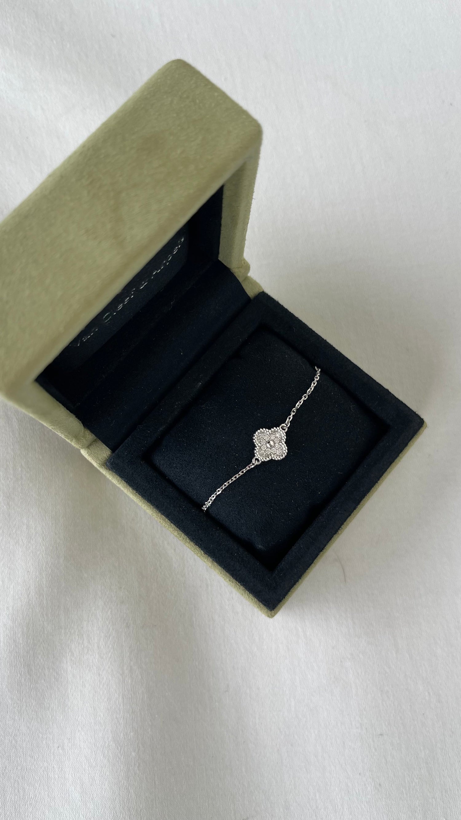Van Cleef &amp; Arpels Sweet Alhambra Diamond Pave 1 Motif White Gold Bracelet