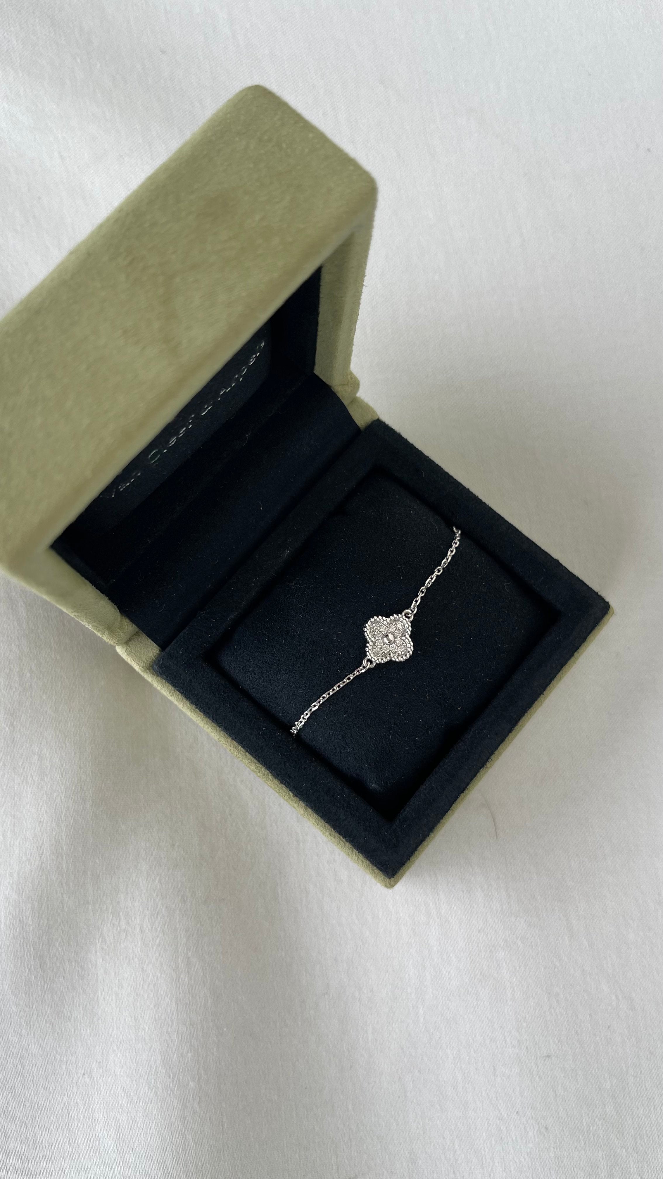 Van Cleef &amp; Arpels Sweet Alhambra Diamond Pave 1 Motif White Gold Bracelet