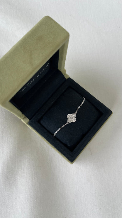 Van Cleef &amp; Arpels Sweet Alhambra Diamond Pave 1 Motif White Gold Bracelet
