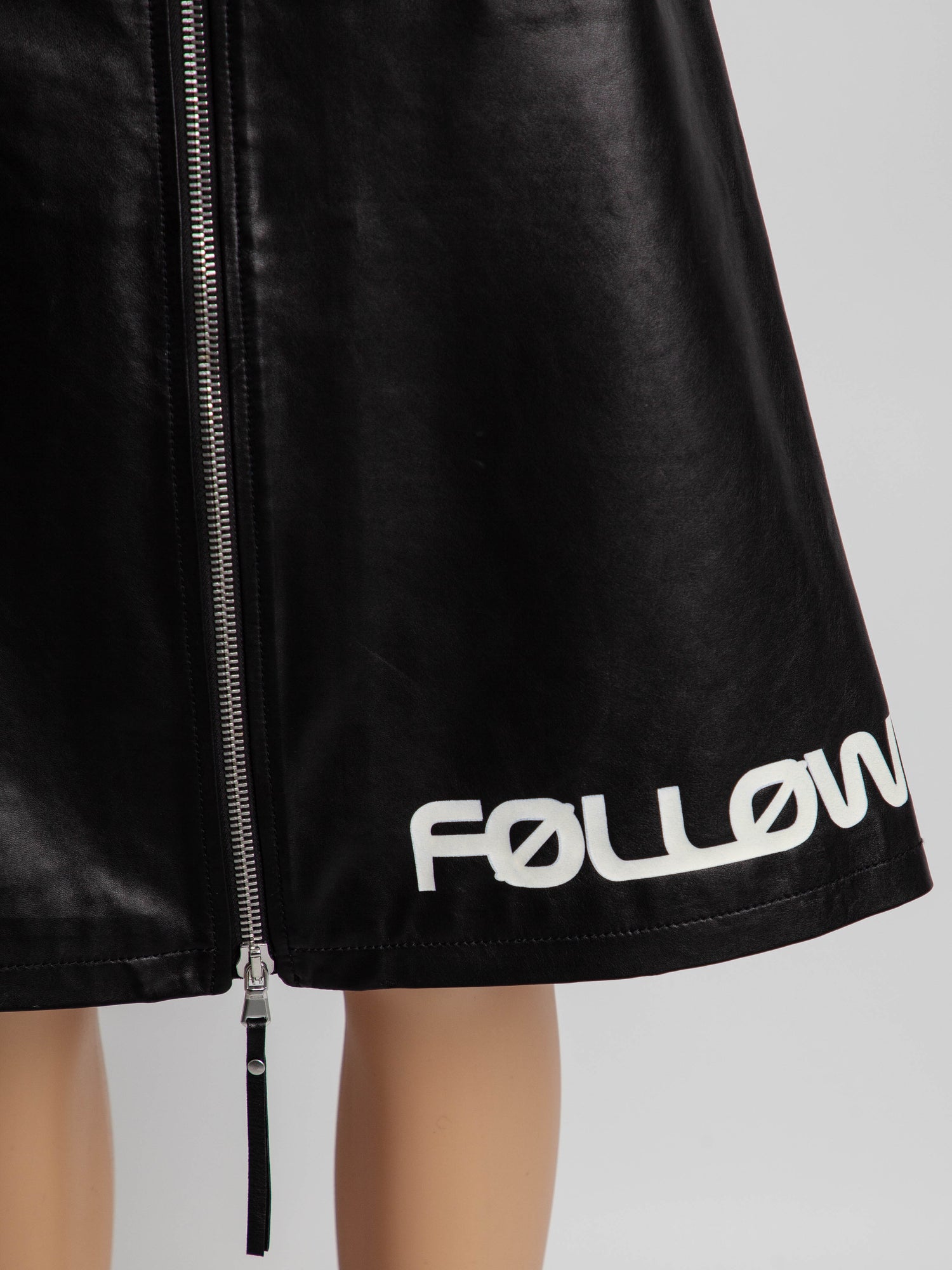 Good Red Valentino Black Viscose Skirt Size M with Zippers