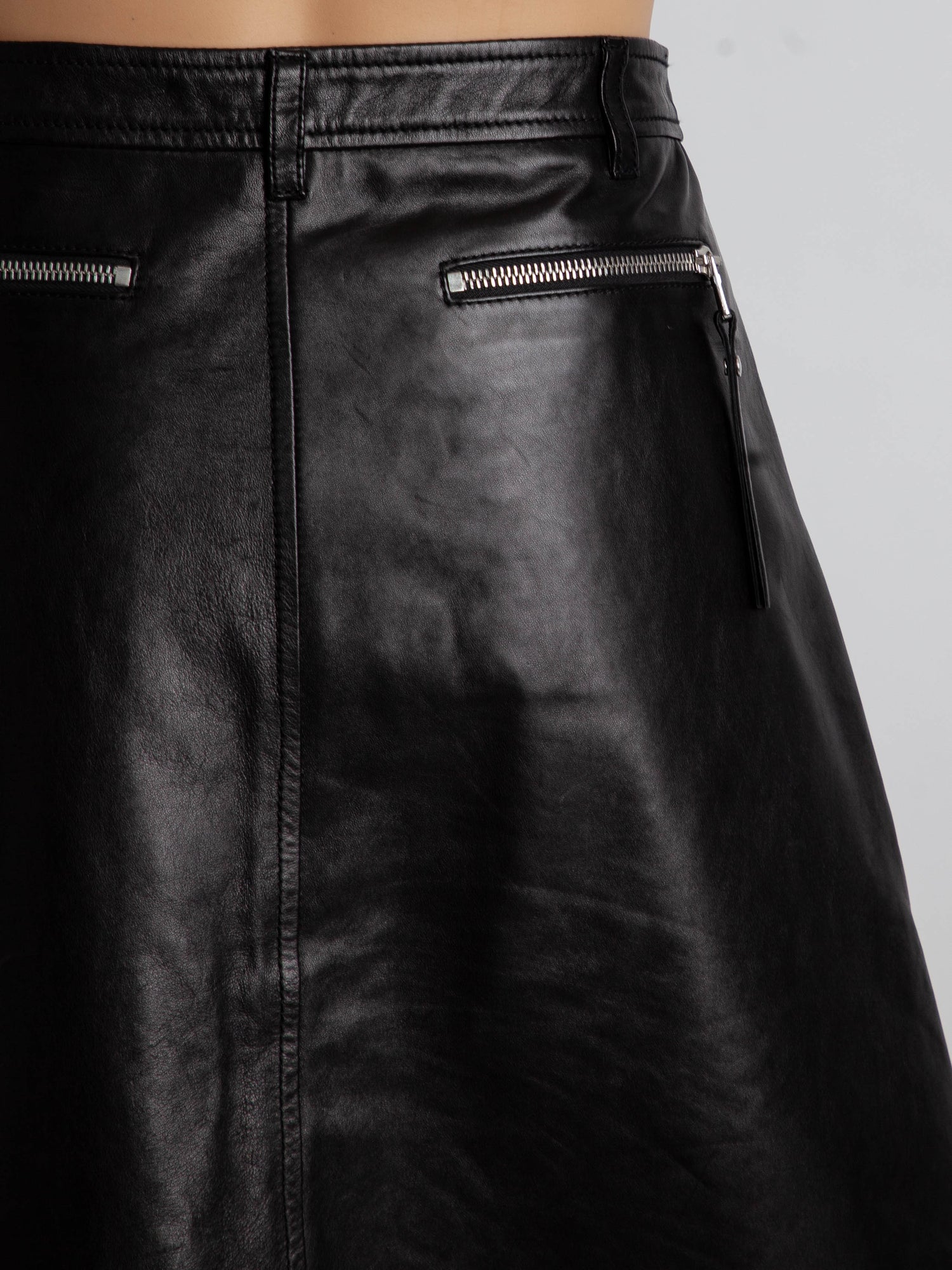 Good Red Valentino Black Viscose Skirt Size M with Zippers