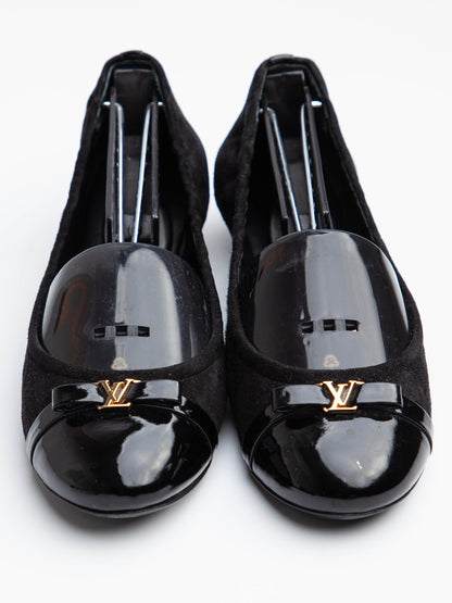 Average Louis Vuitton Black Velvet Loafers Size 37.5 with Gold Logo