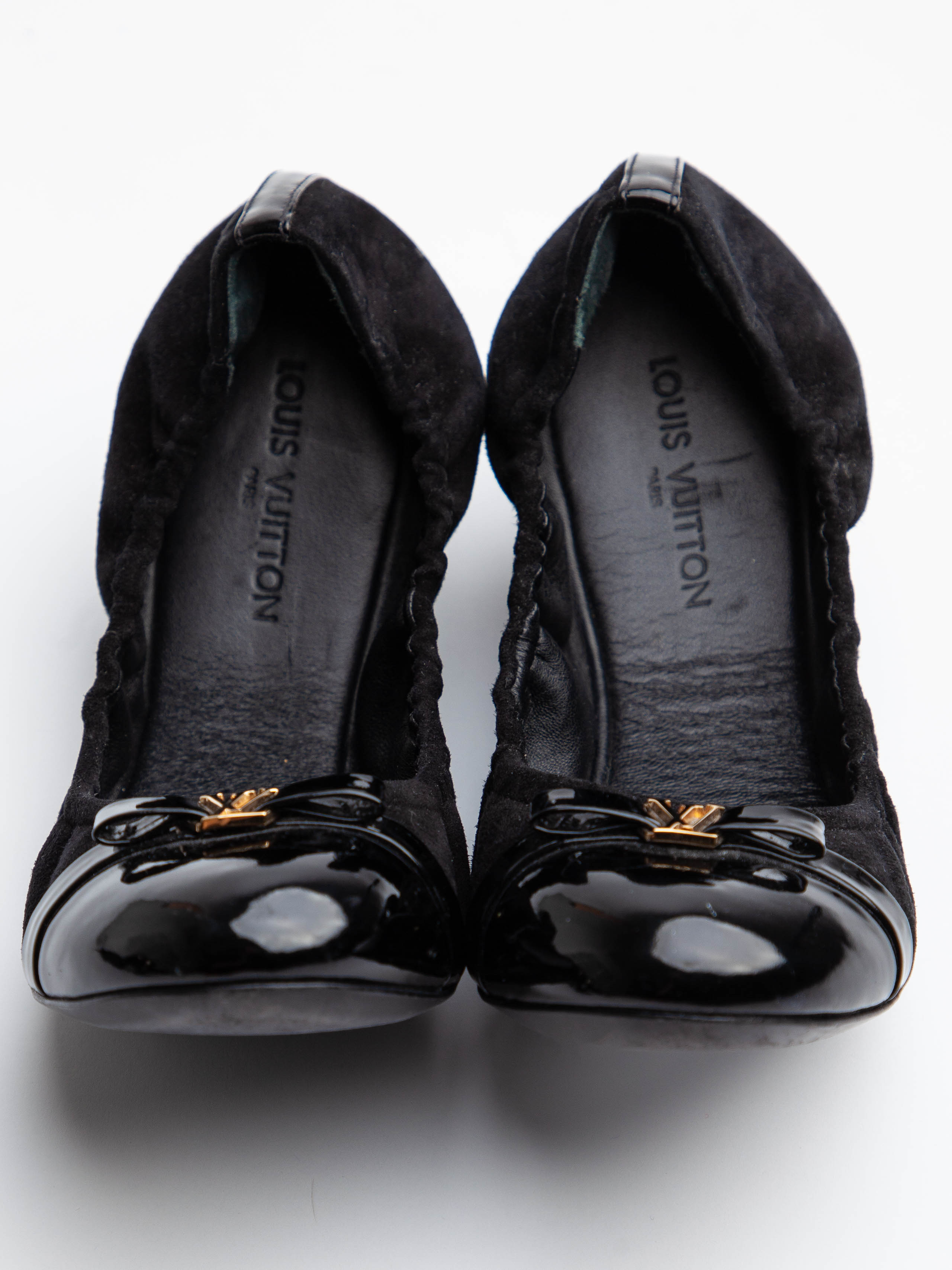 Average Louis Vuitton Black Velvet Loafers Size 37.5 with Gold Logo